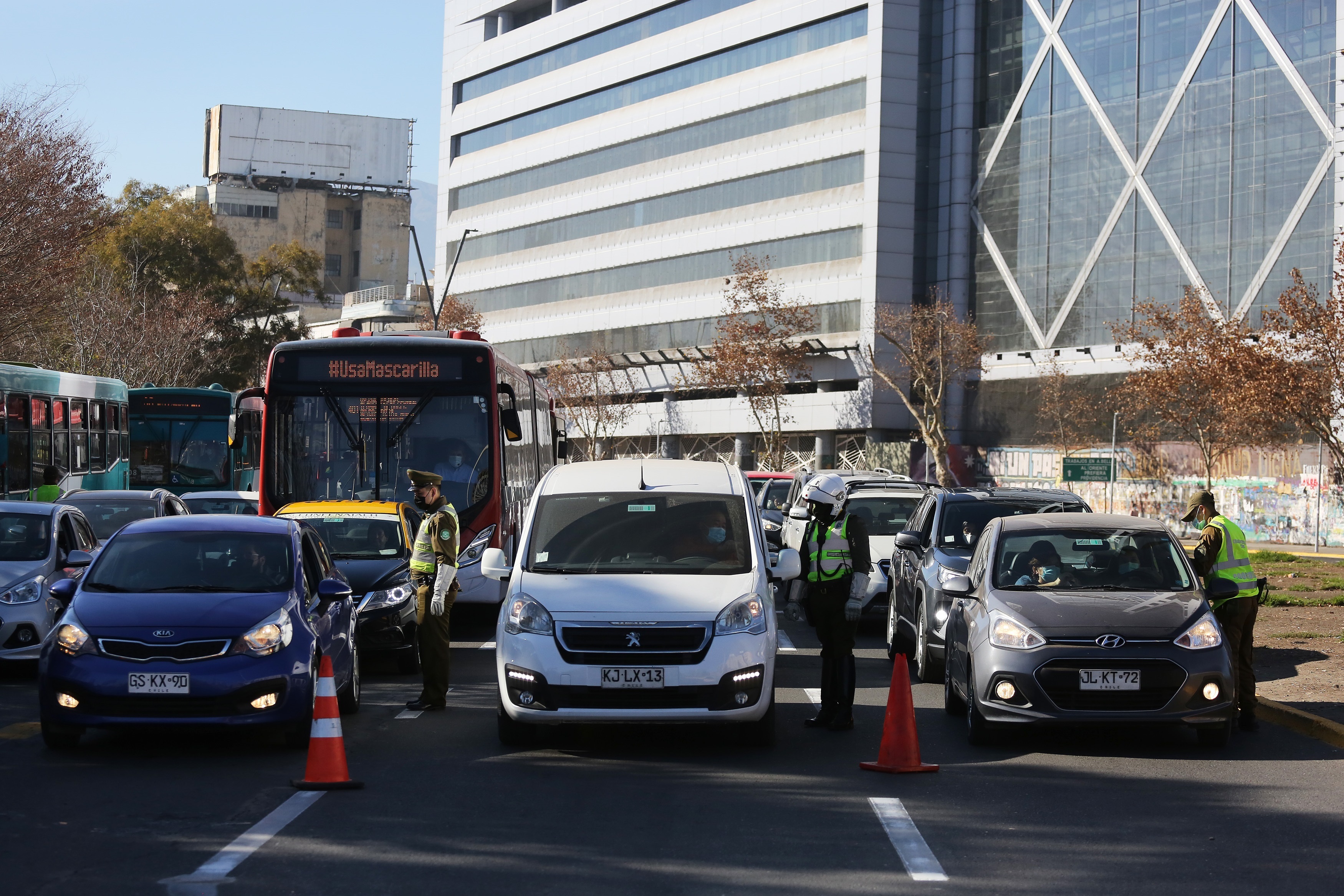 Hay autos que no se ven afectados por la restricción vehicular (EFE/Elvis González)