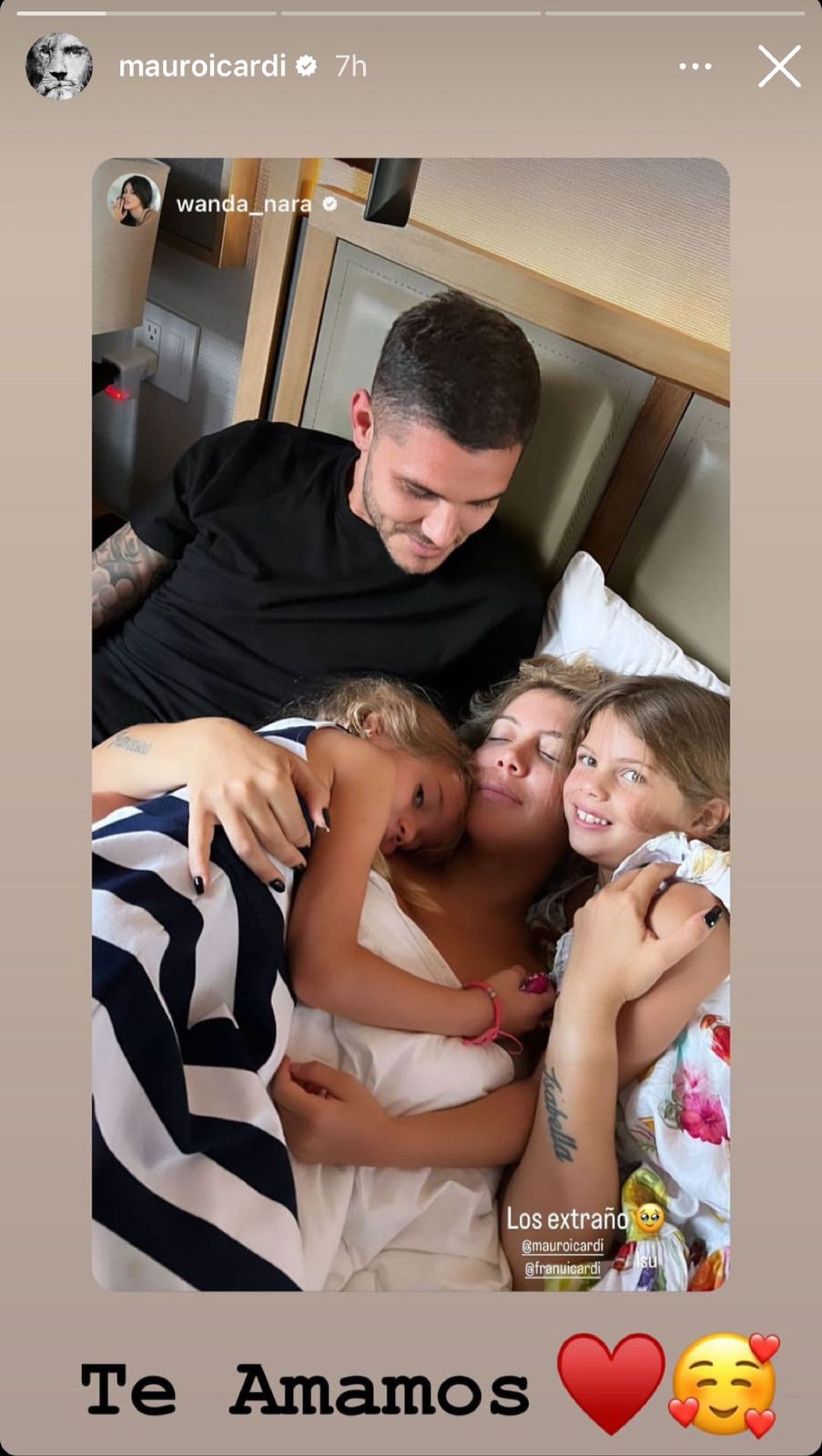 Wanda Nara published a photo with Icardi and her daughters and wrote: "I miss them". "We love you"replied the footballer about the post