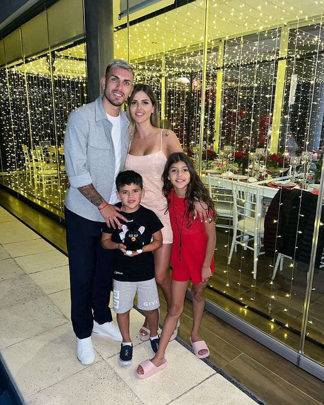 Leandro Paredes junto a su familia en navidad 