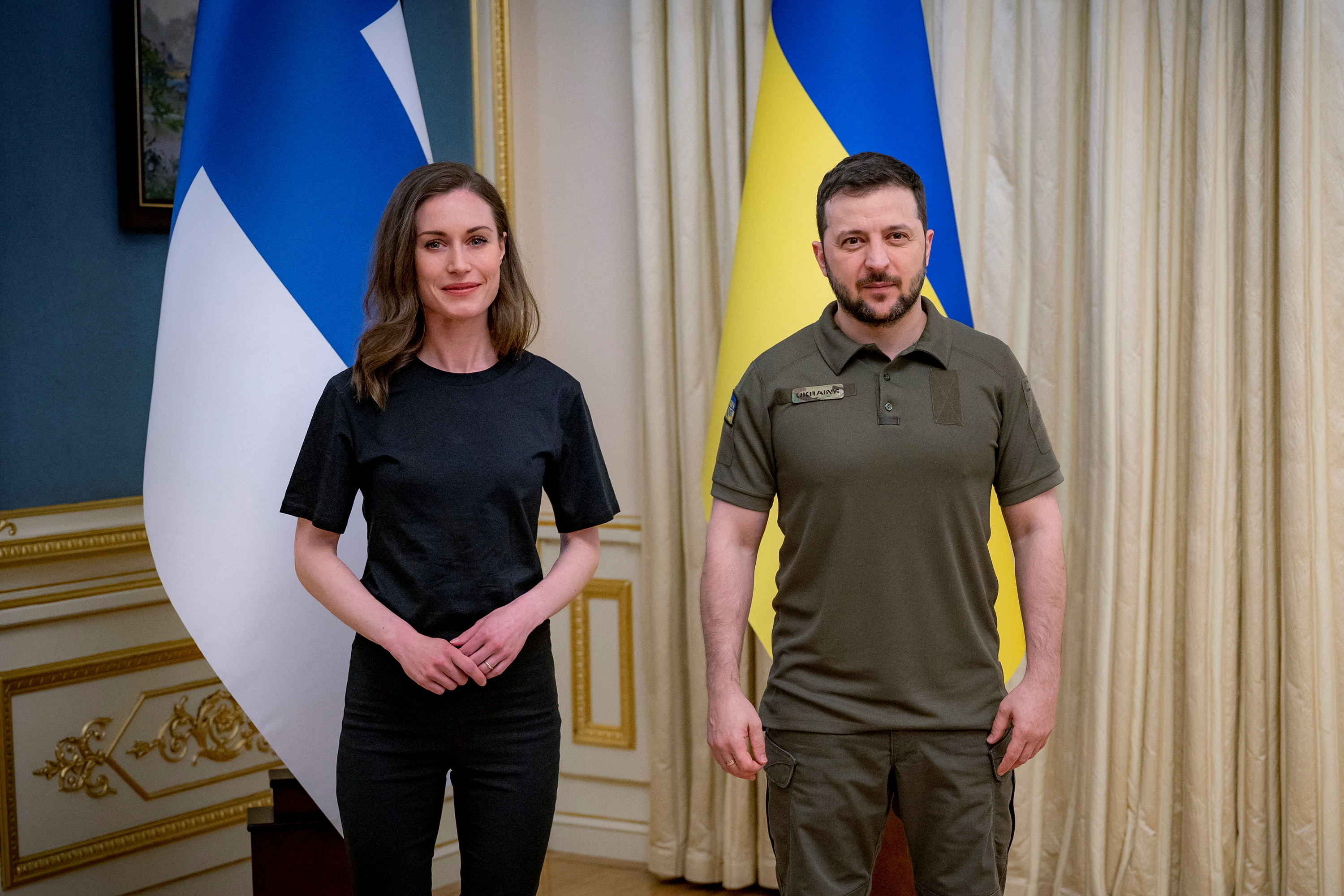 La primera ministra de Finlandia Sanna Marin visitó a Zelensky (Ukrainian Presidential Press Service/Handout via REUTERS)
