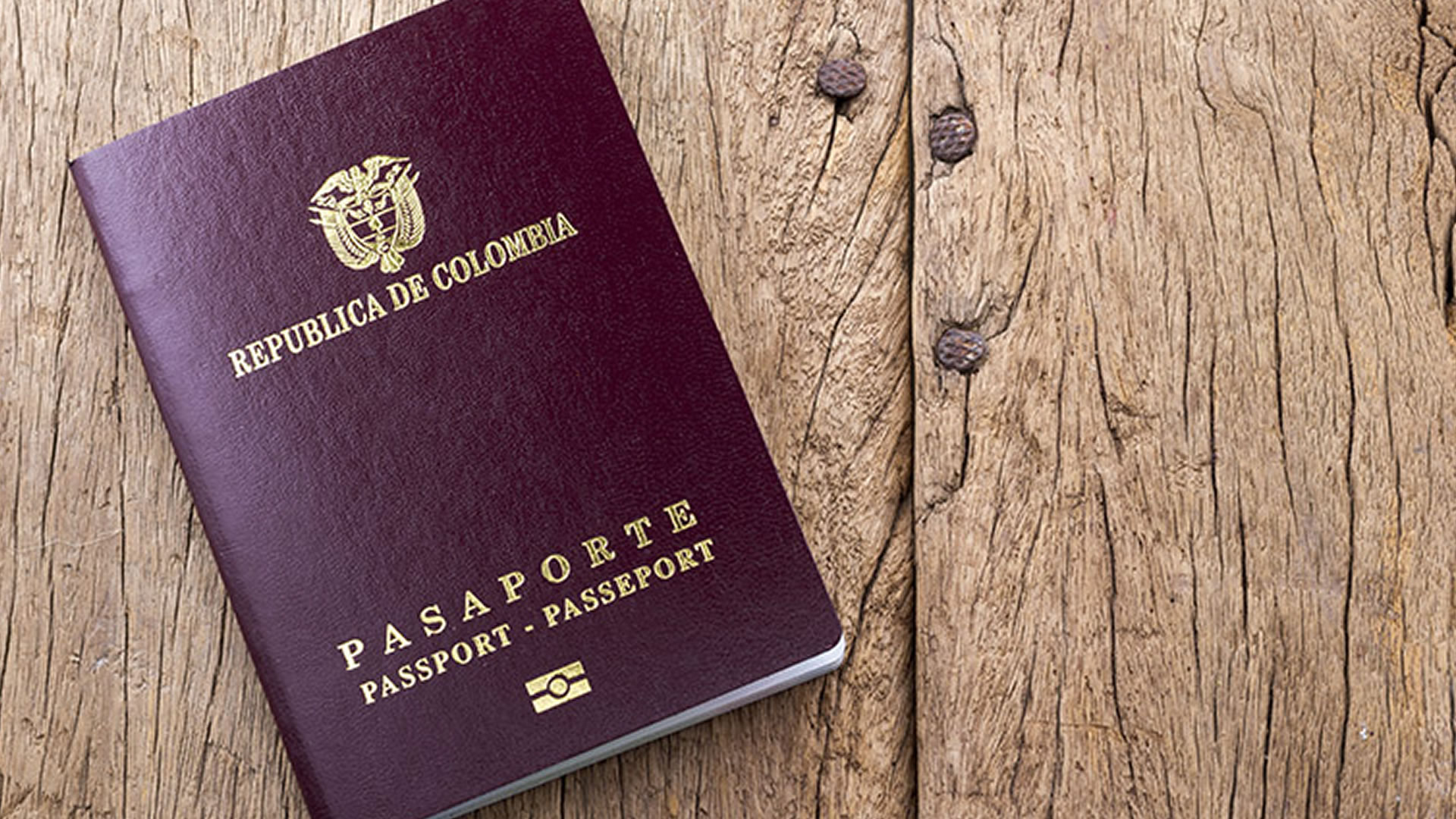 Pasaporte de Colombia. Foto: Shutter Stock.
