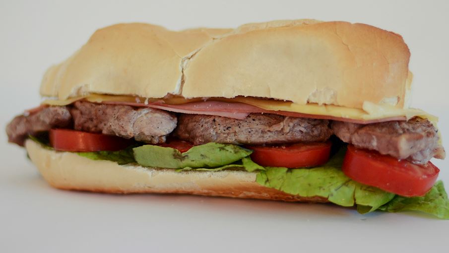 El sándwich de lomo argentino entre los tres mejores del mundo. (FOTO: TASTE ATLAS)