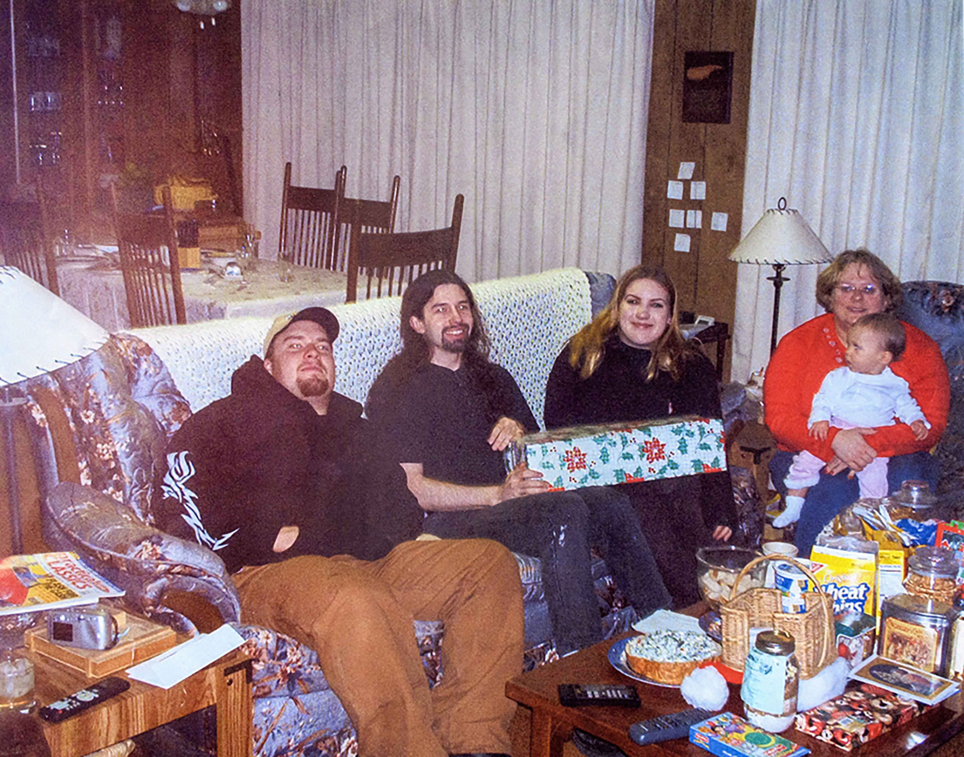 Los asesinos y tres de sus víctimas, de izquierda a derecha: Scott Anderson, Joseph McEnroe, Michele Anderson, Olivia Anderson y Erica Anderson, en una foto familiar de 2002