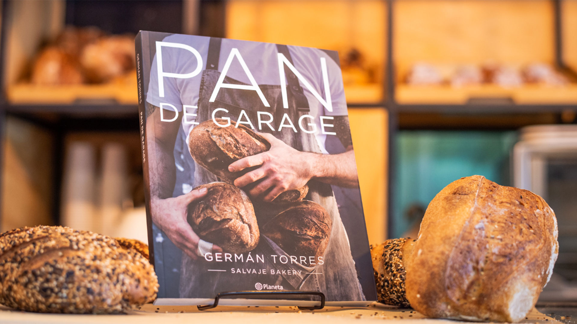 Su primer libro, "Pan de garage", da cuenta de su exitosa experiencia en Salvaje, la primera panadería alternativa de Buenos Aires.