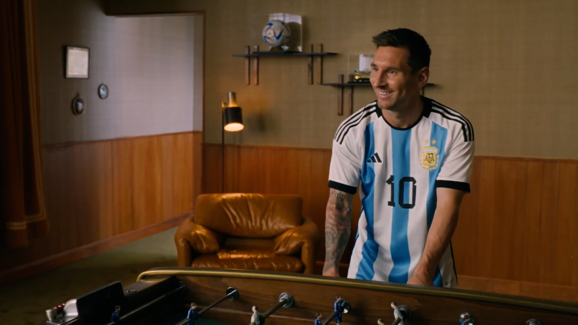 “Reunión familiar”: el comercial dedicado al Mundial Qatar 2022 que protagoniza Lionel Messi y tiene un guiño a Maradona