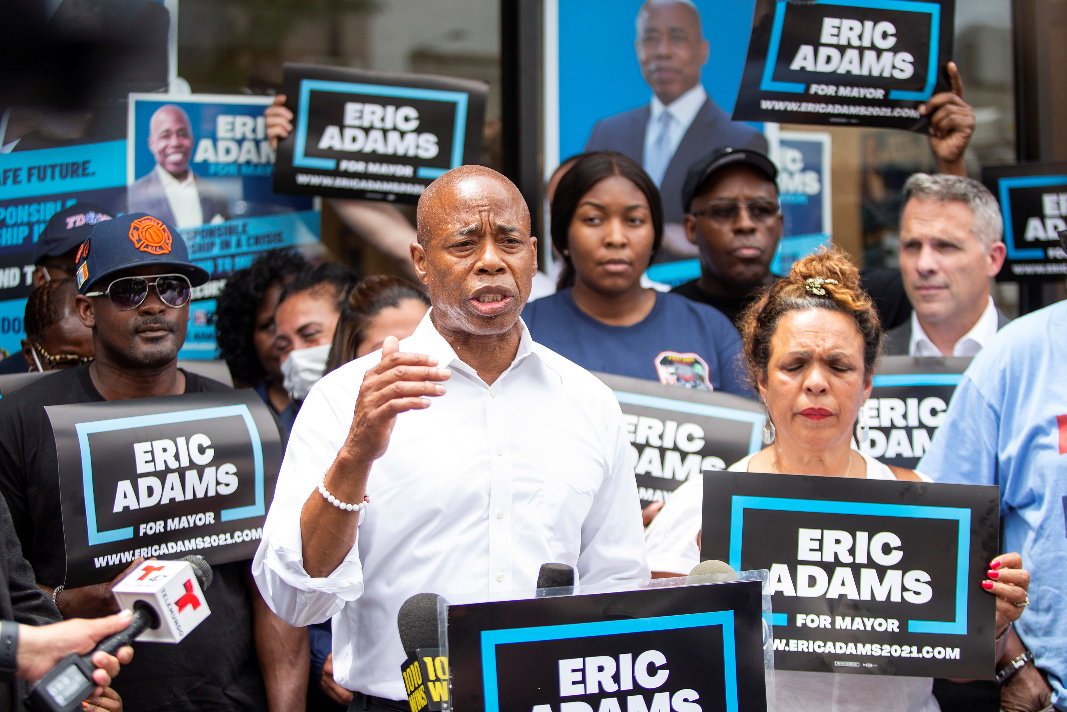 Eric Adams, un ex policía moderado y presidente del distrito de Brooklyn lidera las encuestas más recientes, y sitúa la lucha contra la criminalidad al frente de su campaña (Reuters)