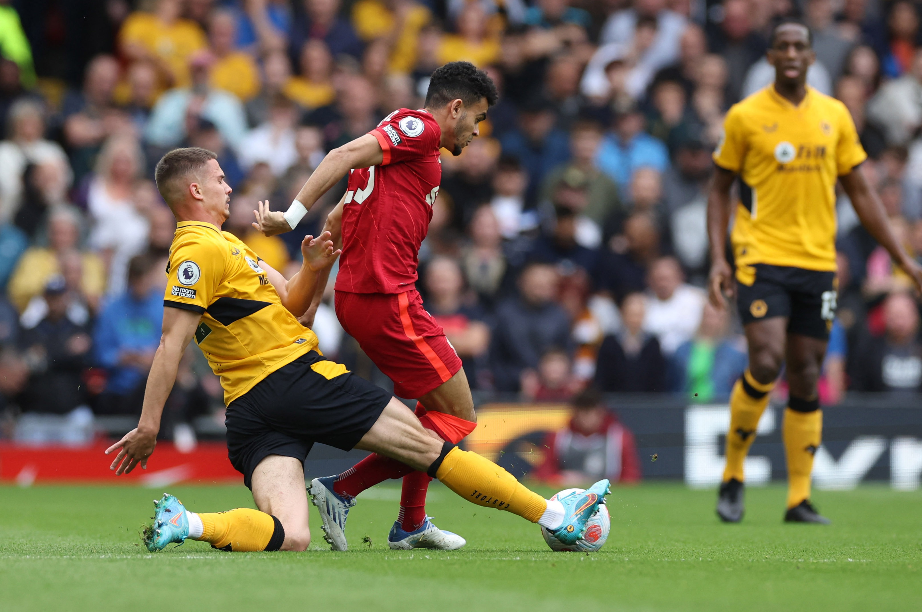 Liverpool, con Luis Díaz, empata a un gol ante Wolverhampton y se acerca al título de la Premier League