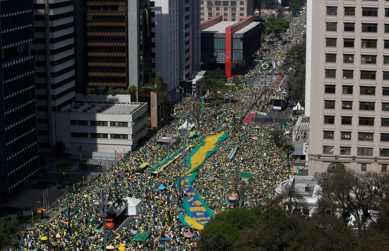 Partidarios del presidente brasileño, Jair Bolsonaro, en San Pablo (Foto: Reuters)
