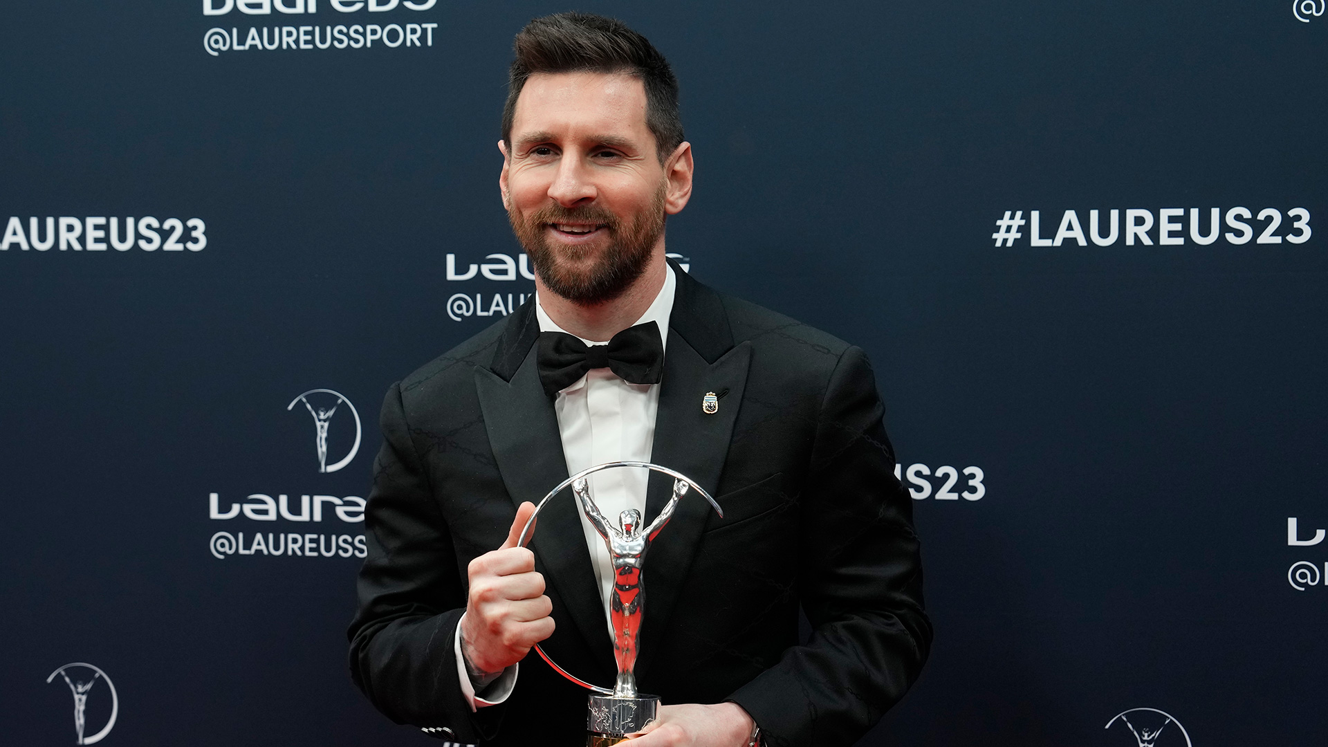 Messi con el premio Laureus