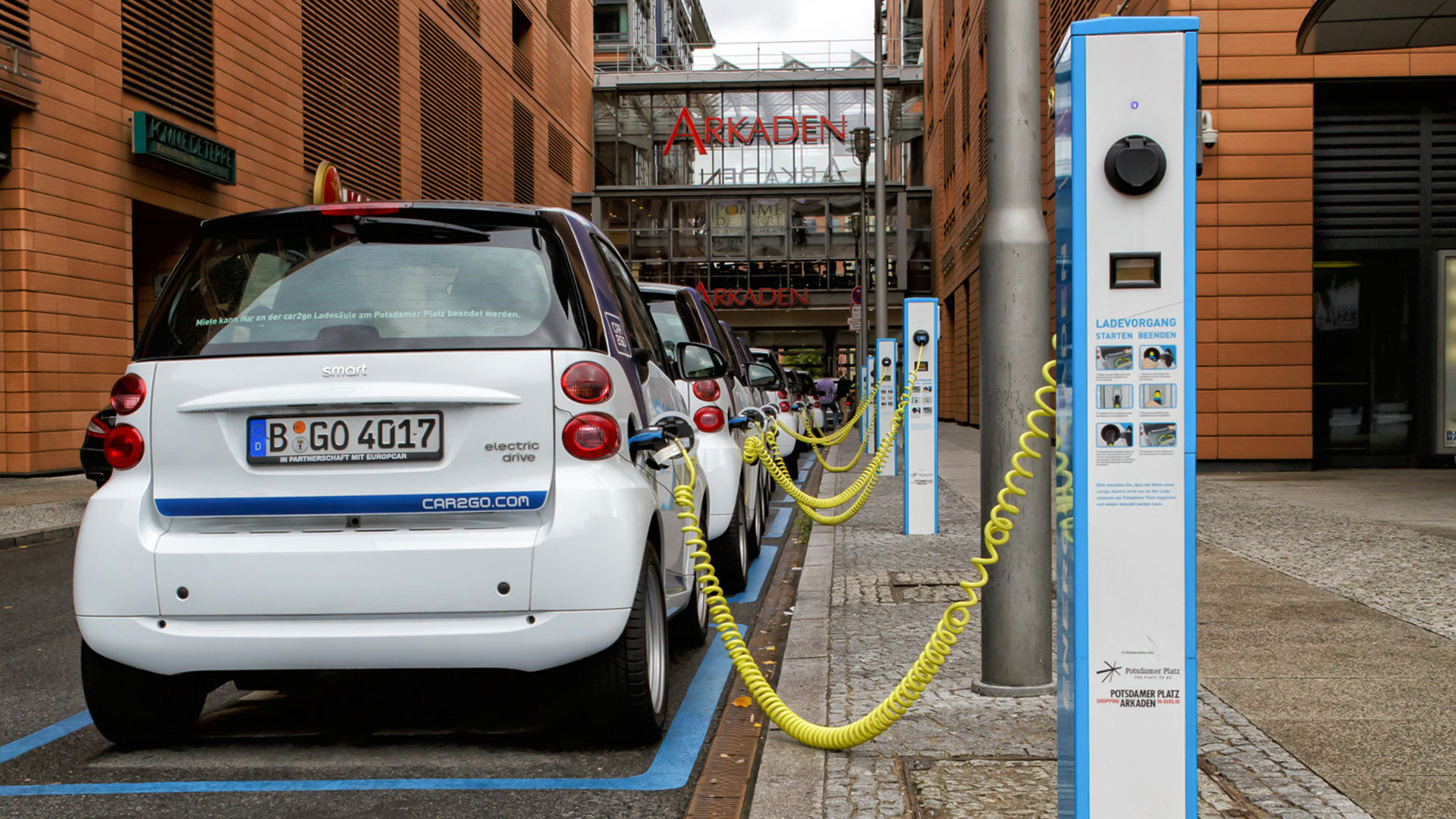 La cantidad de autos eléctricos vendidos en 2021 ha superado los 6 millones de unidades en todo el mundo, aunque todavía no alcanzan el 10% del mercado global