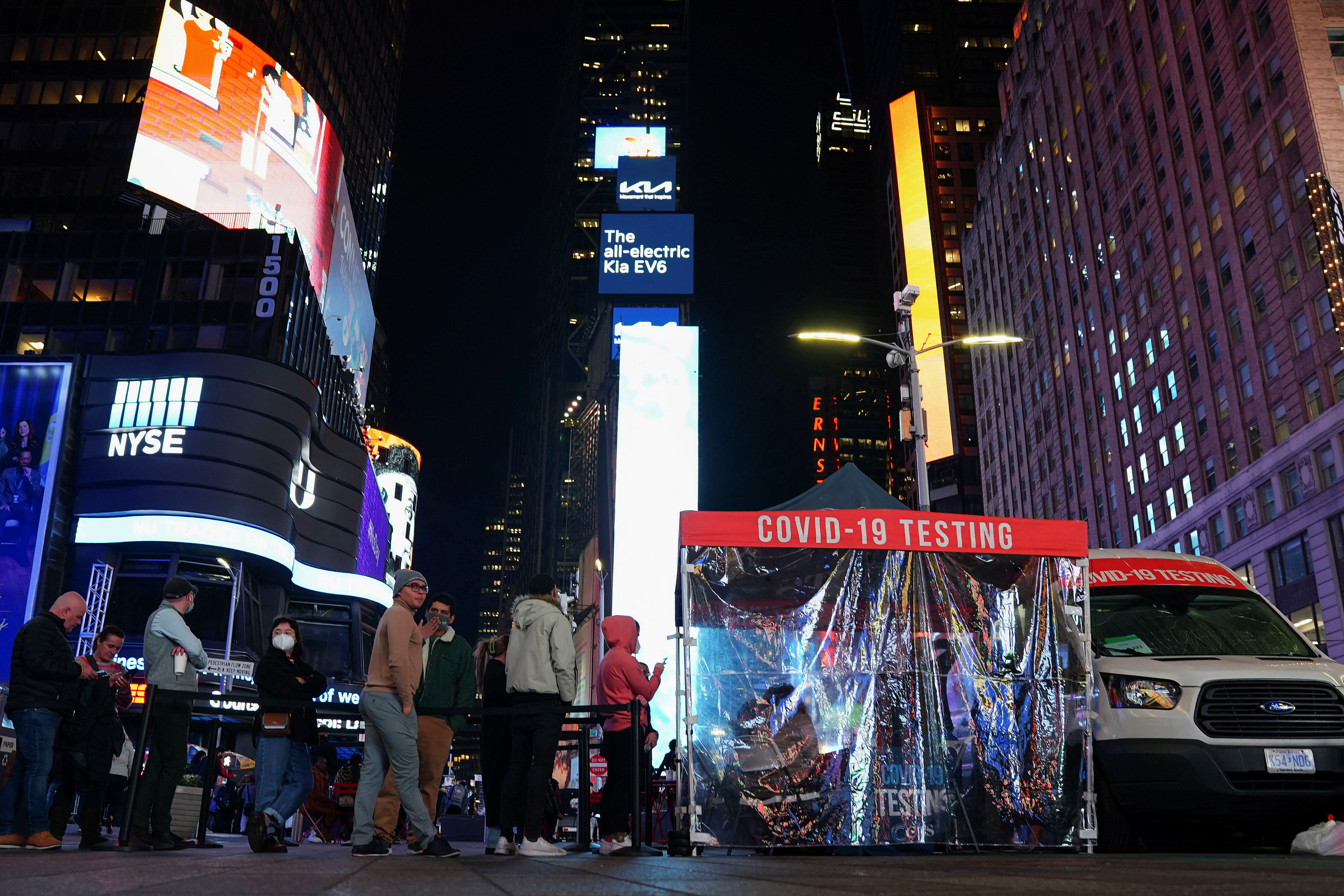 Nueva York reducirá drásticamente la famosa celebración de Año Nuevo en Times Square debido al incremento en de los casos de COVID   