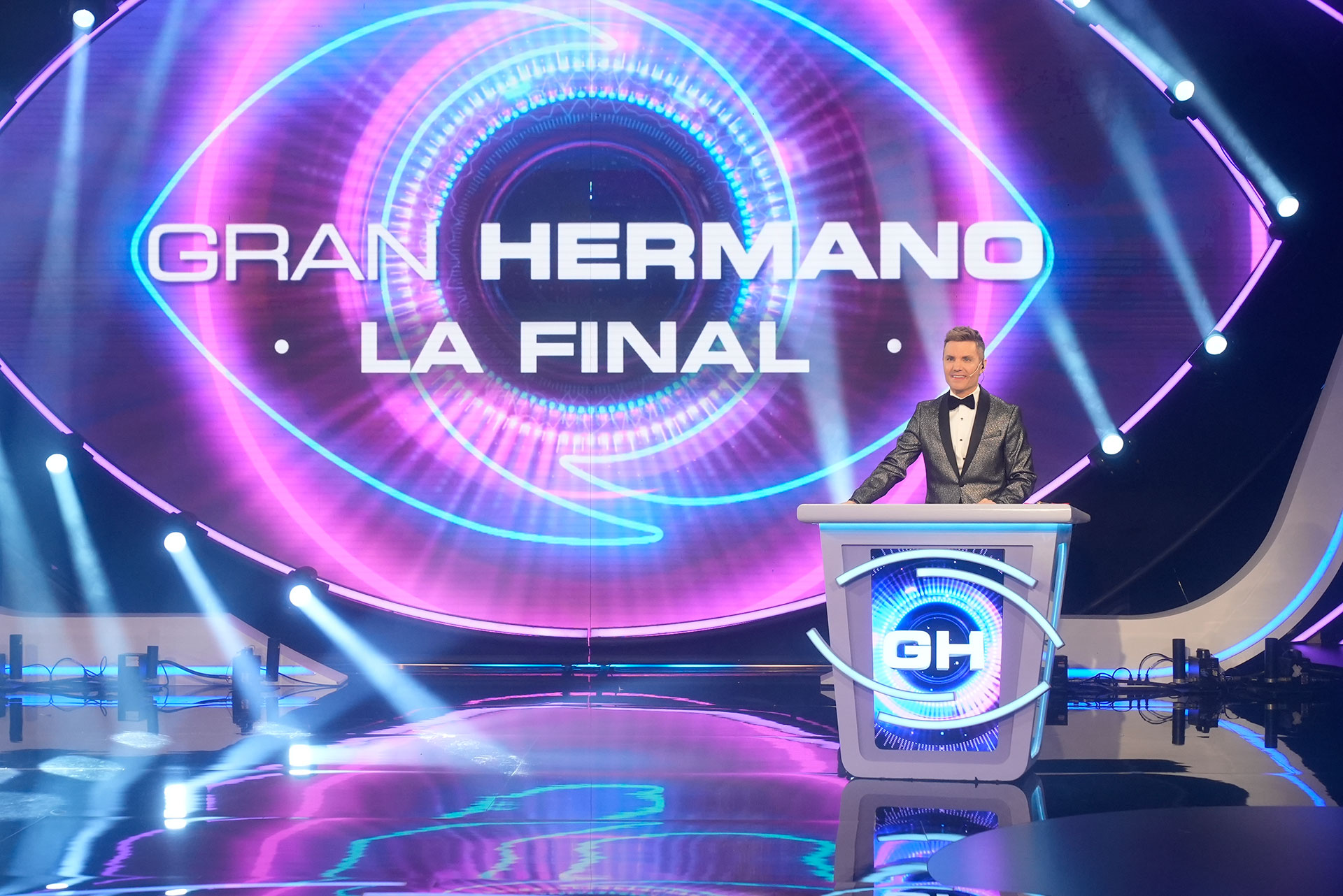 At 10:30 p.m. on Monday night, Santiago Del Moro kicked off the last Big Brother gala (Telefe)