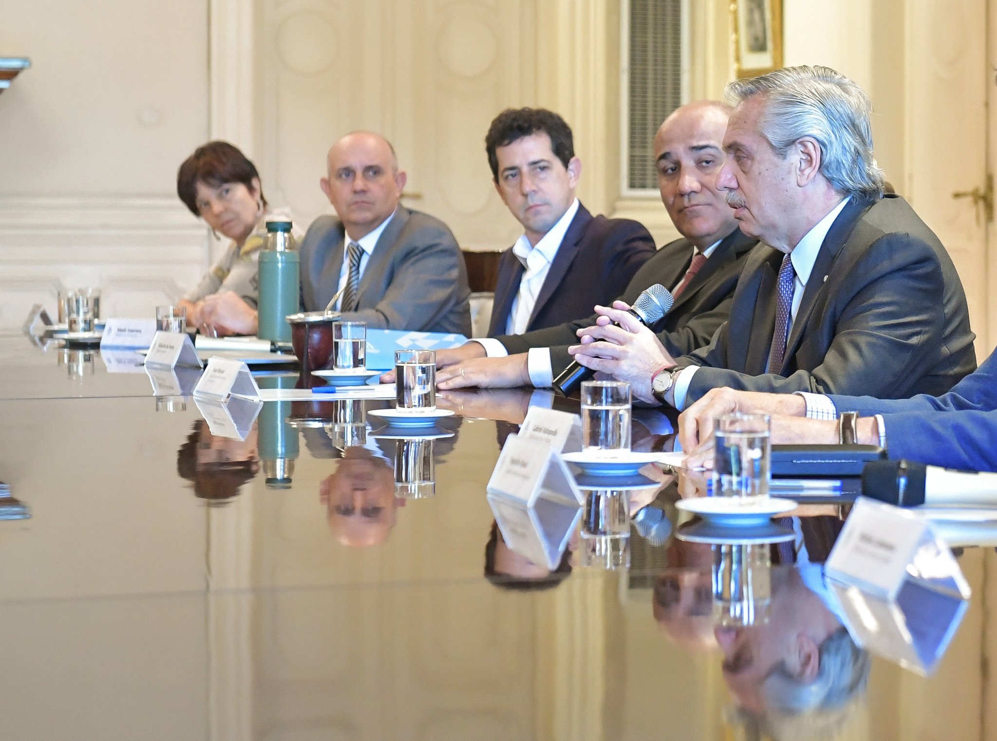 El presidente Alberto Fernández habla durante la reunión de gabinete en la Rosada. Fue invitado a París donde expondrá como titular de la CELAC.