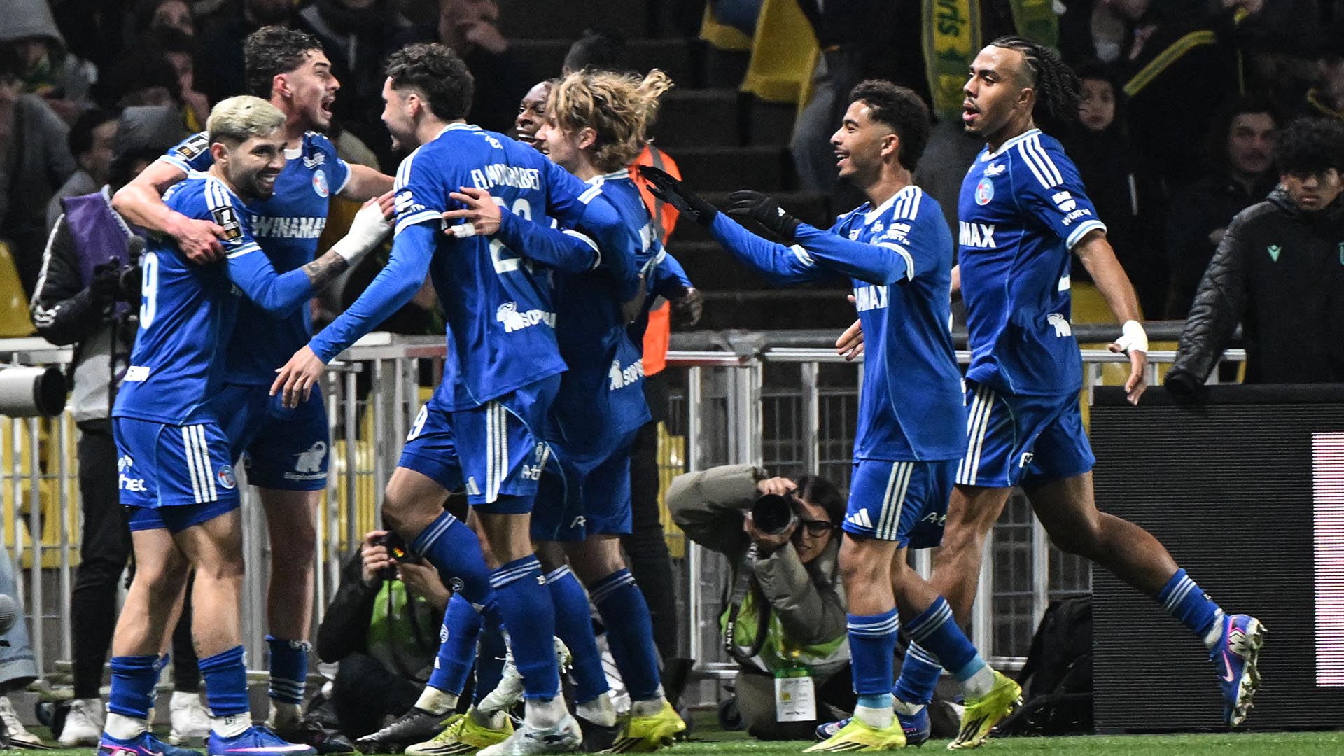 La obra de Frank Frazetta, el más grande dibujante de cómics, continúa marcando el ritmo del arte fantástico 