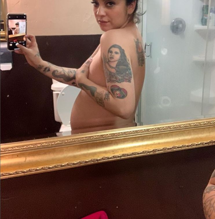 Durante su embarazo compartió algunos detalles con sus seguidores de redes sociales y frecuentemente presumía su "baby bump". (Foto: Instagram/@monlaferte)