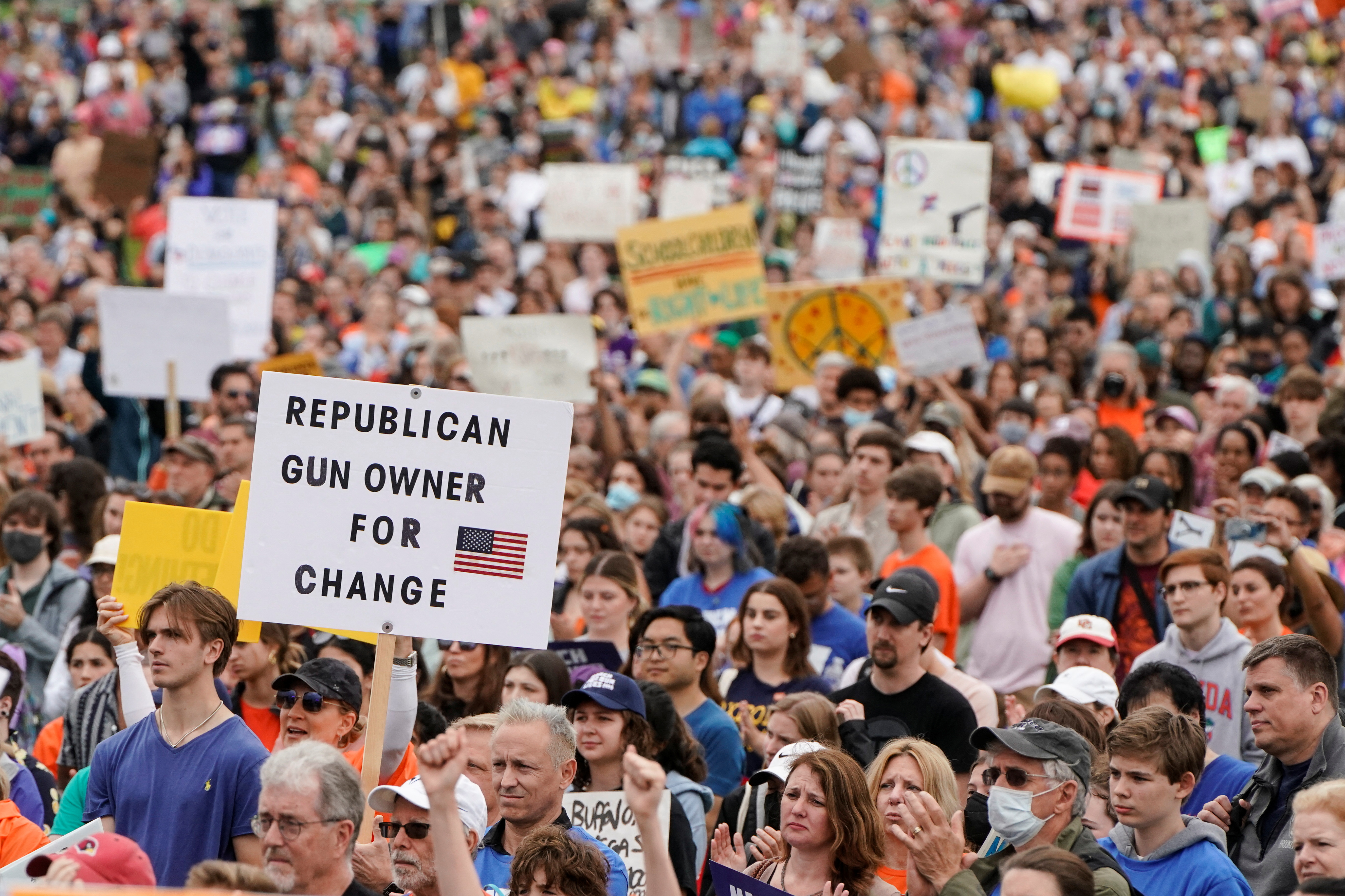 Carteles contra los republicanos en la marcha por el control de armas REUTERS/Joshua Roberts