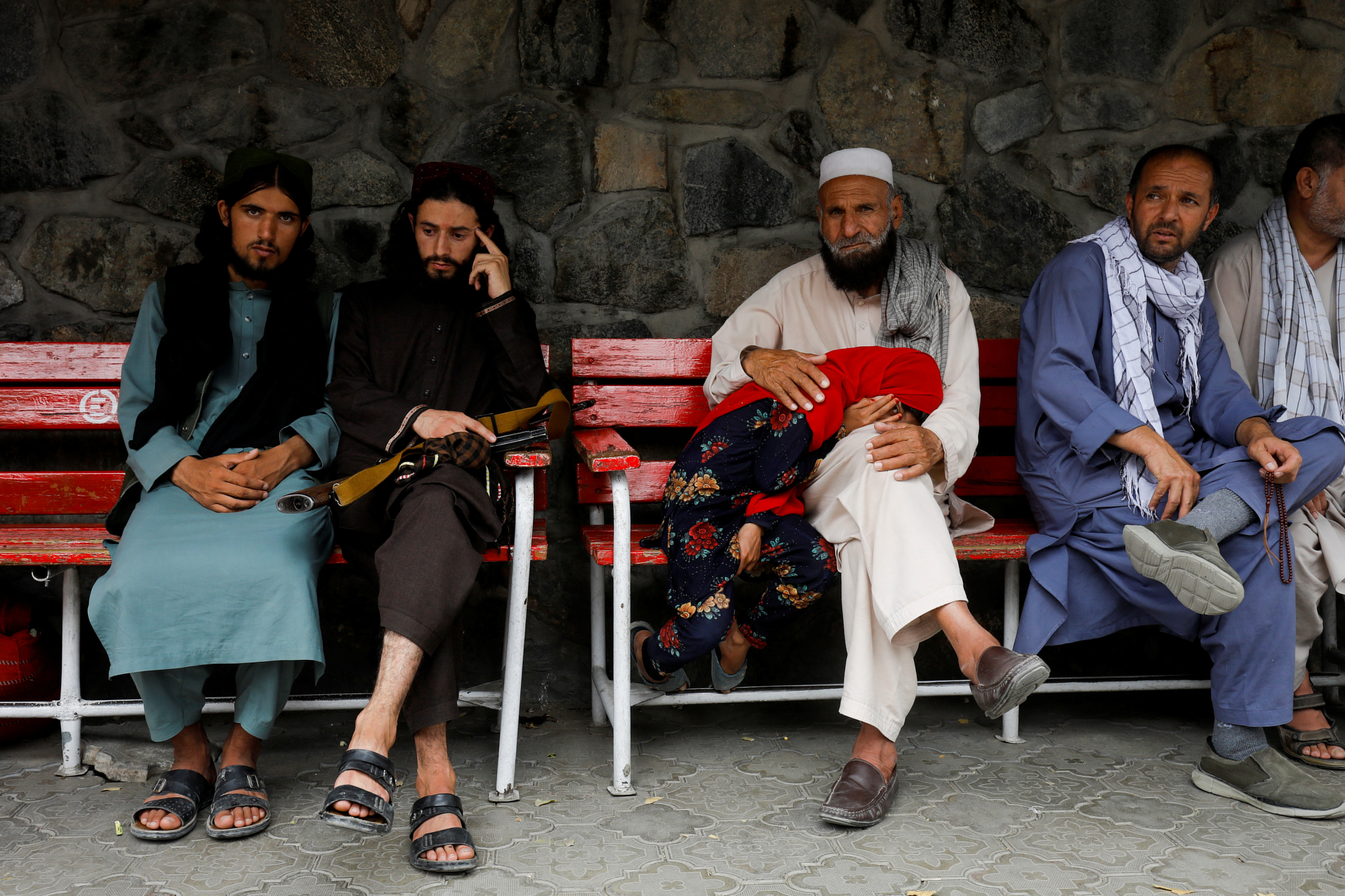 Ascendieron a 21 los muertos por la explosión de una mezquita en Kabul