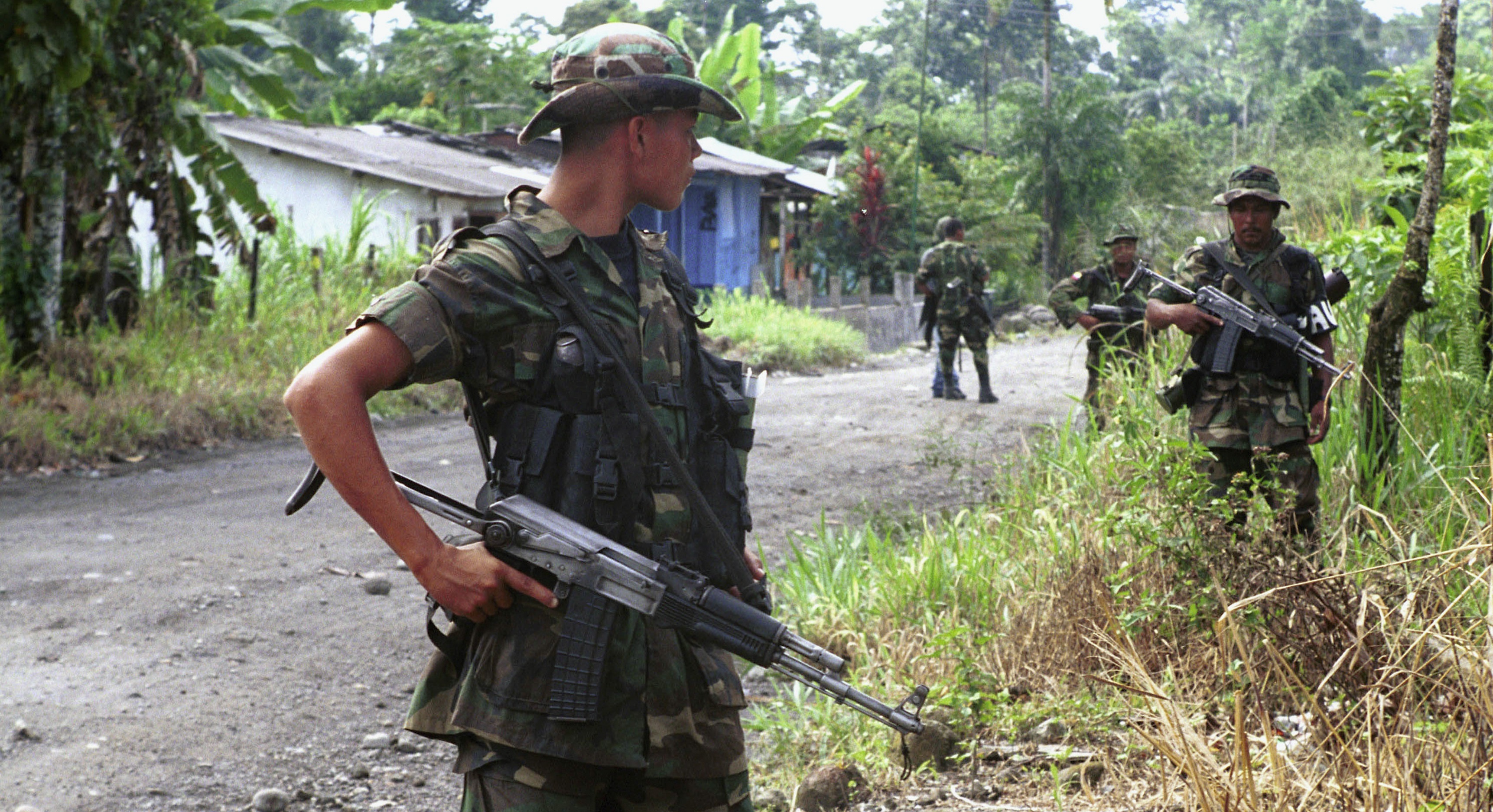 14-12-2000 Paramilitares de las Autodefensas Unidas de Colombia (AUC)
POLITICA SUDAMÉRICA COLOMBIA
CARLOS VILLALON

