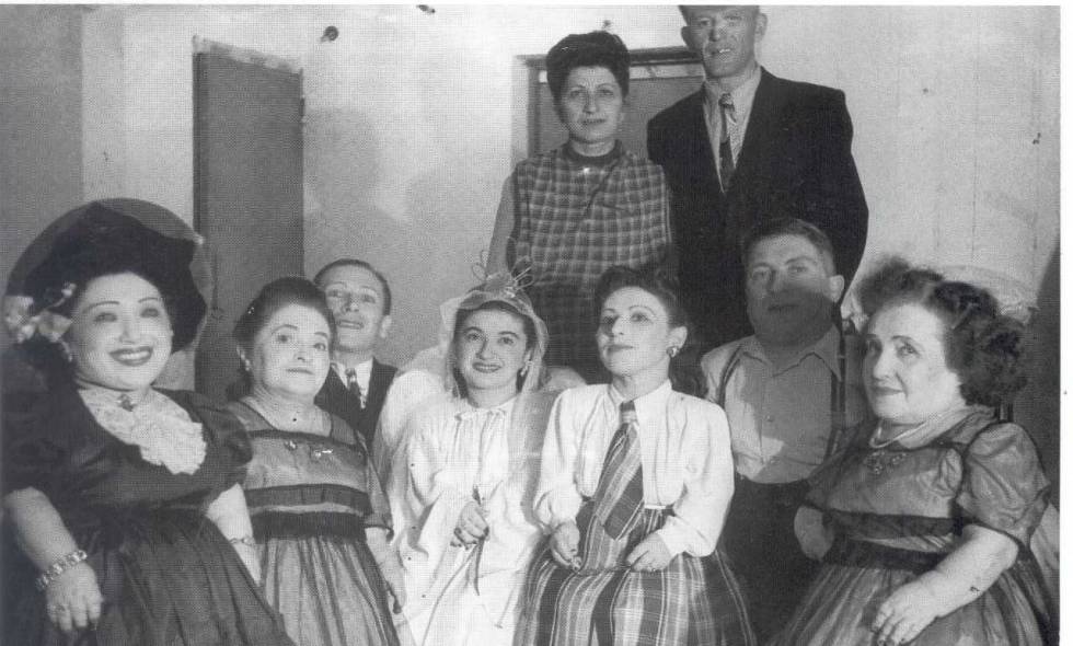 La familia Ovitz, oriunda del pueblo de Rozavlea en Transilvania, Rumania, sobrevivió milagrosamente a las maniobras de Mengele