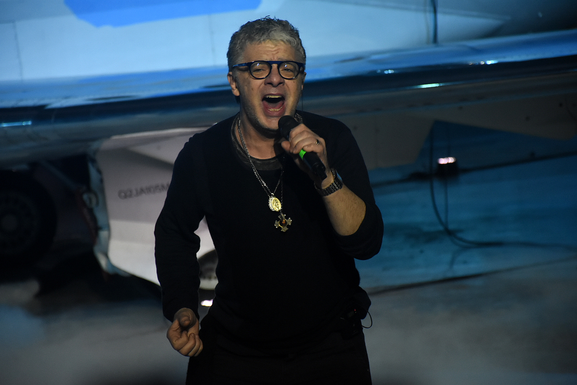 El cantante interpretó "Para Siempre", la canción dedicada a Maradona