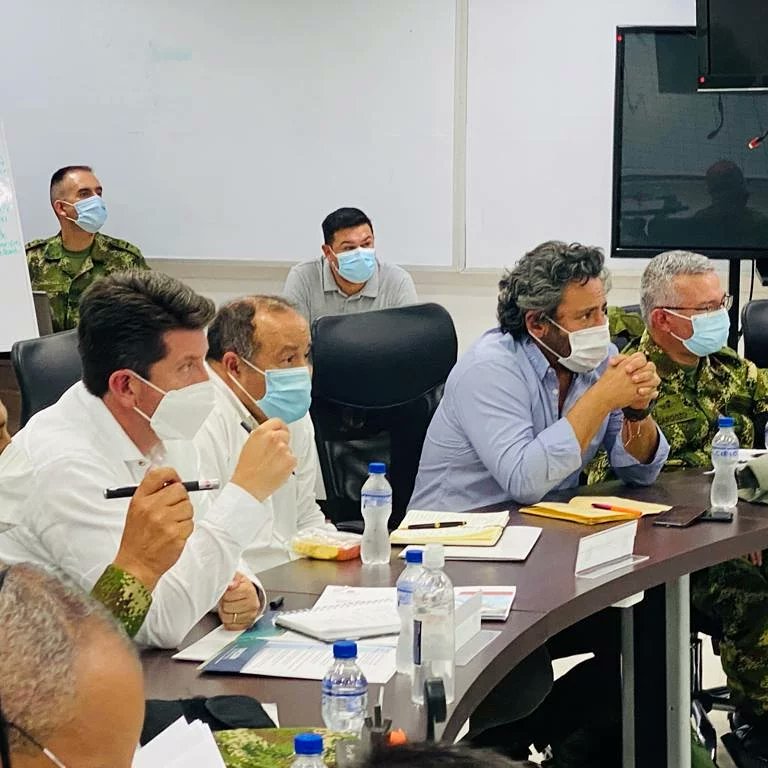 En el segundo Concejo Extraordinario en Arauca hizo presencia el ministro de Defensa, Diego Molano y el gobernador encargado, Alejandro Navas. Foto: MinDefensa
