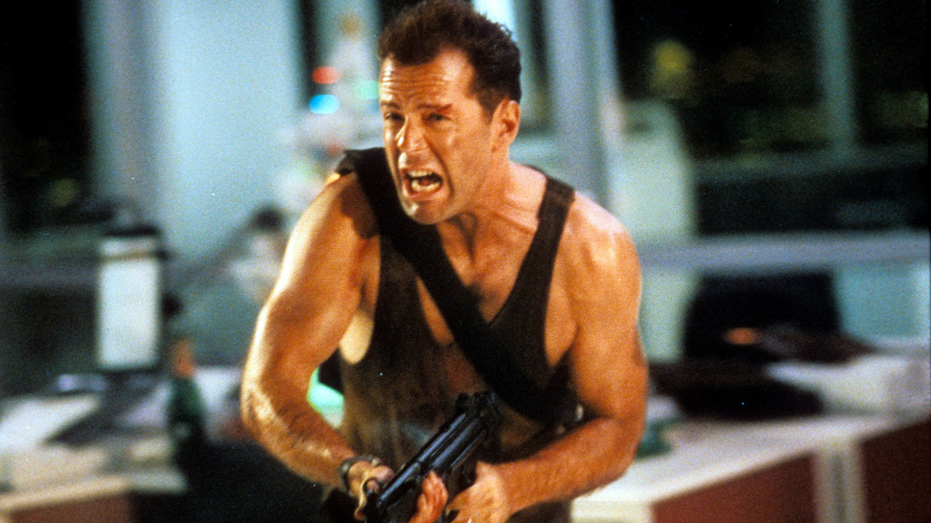 Bruce Willis en una escena de Duro de matar, en 1988 (Photo by 20th Century-Fox/Getty Images)