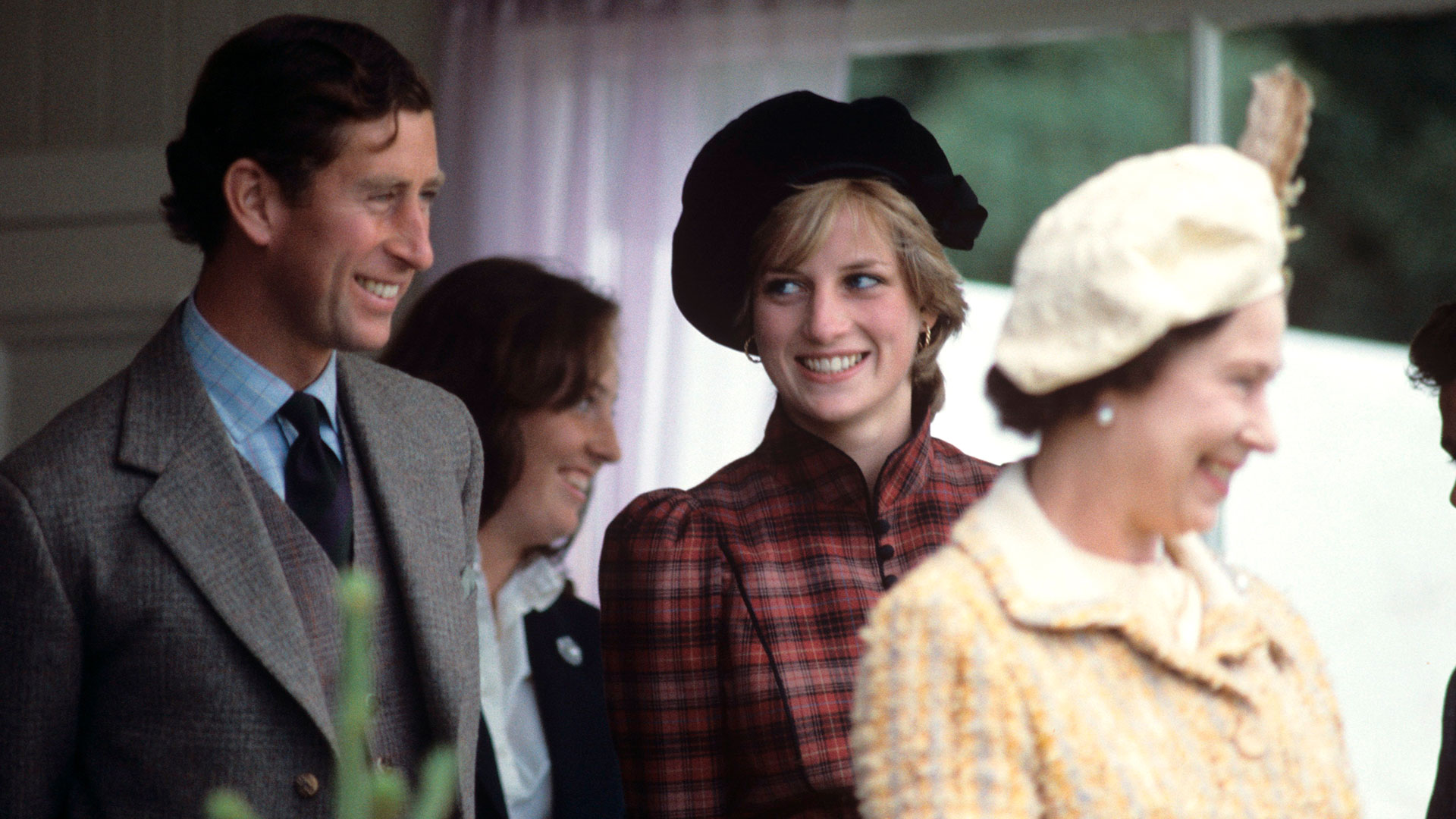 Lady Di con Carlos de Inglaterra y la reina Isabel II (Shutterstock)
