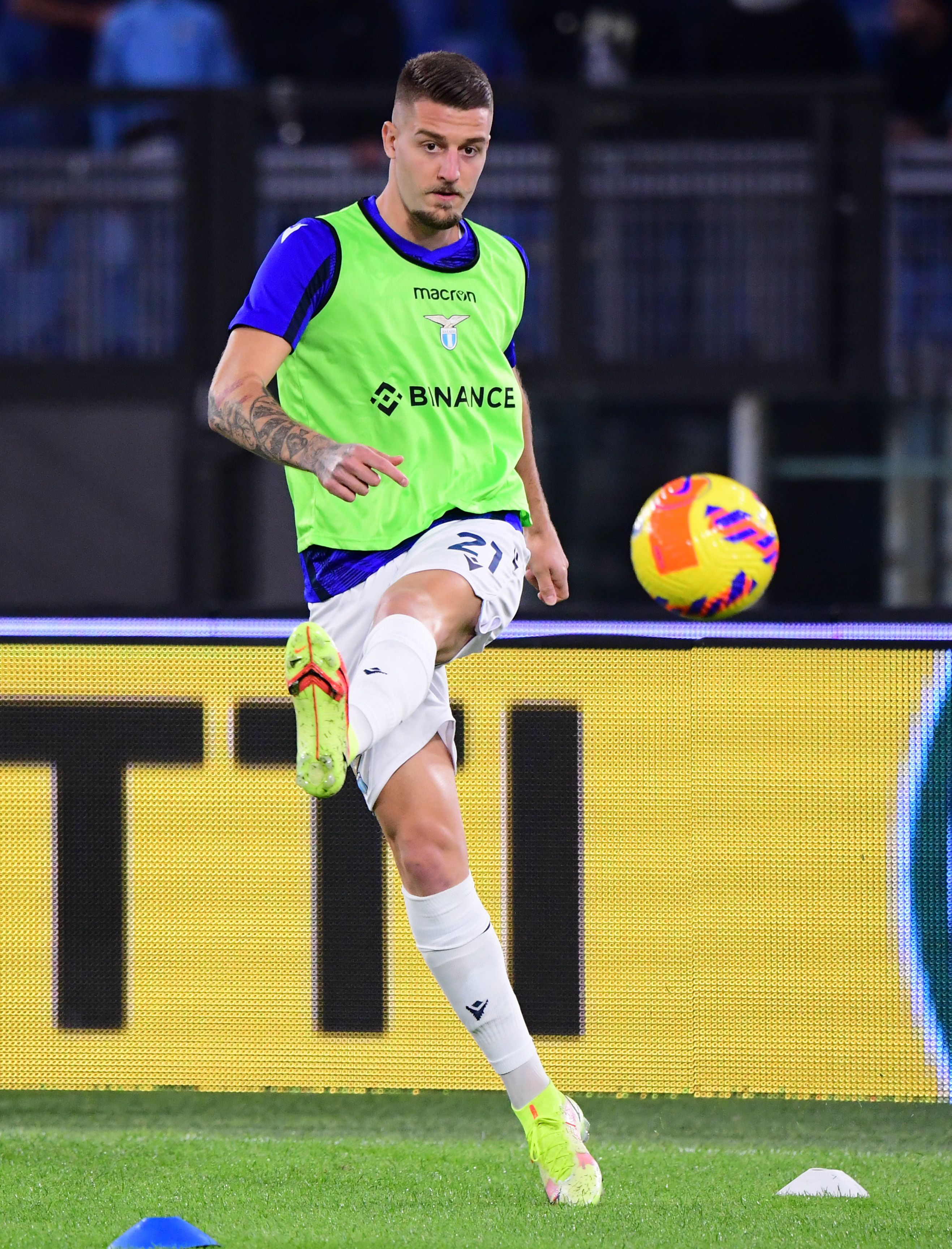 Milinkovic-Savic es otro de los nombres que aparece en la lista del PSG (Reuters)