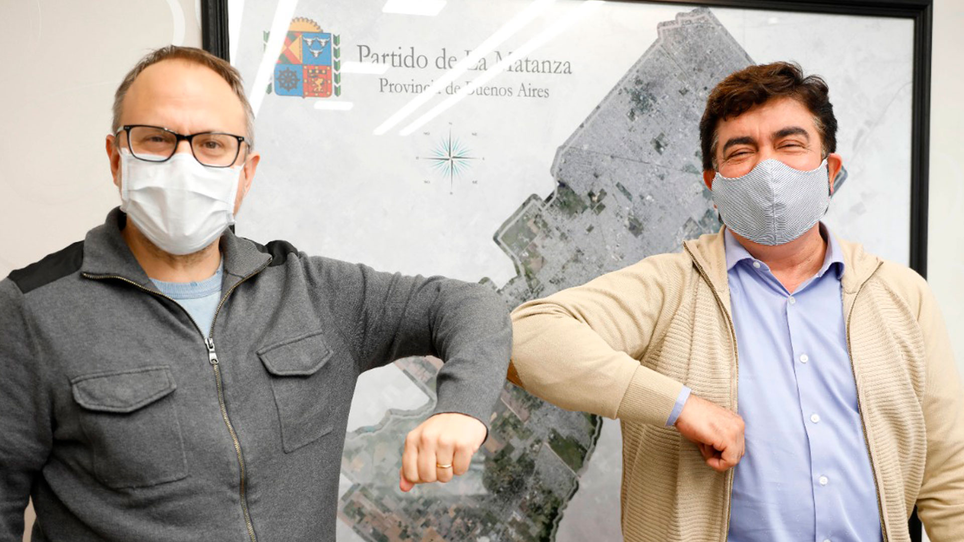 Los intendentes Diego Valenzuela (Tres de Febrero-Juntos por el Cambio) y Fernando Espinoza (La Matanza-Frente de Todos), dos de los que enviaron copia de su recibo de sueldo a Infobae.