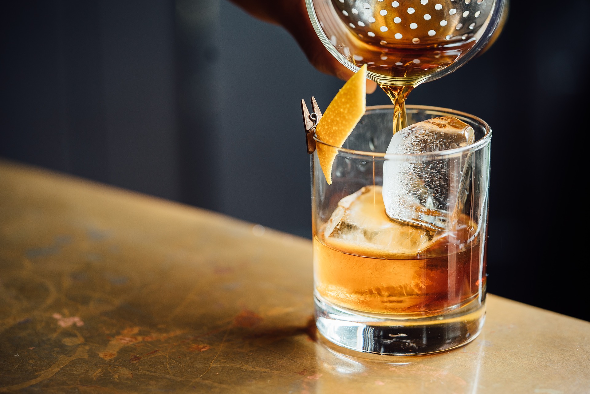 Para Emiliano Armesto, el whisky “nunca se fue y cada vez se consume más” y, a la hora de elegir un tipo de esta bebida, señaló que “el mejor es el que le gusta a cada uno” (Foto: Pixabay)