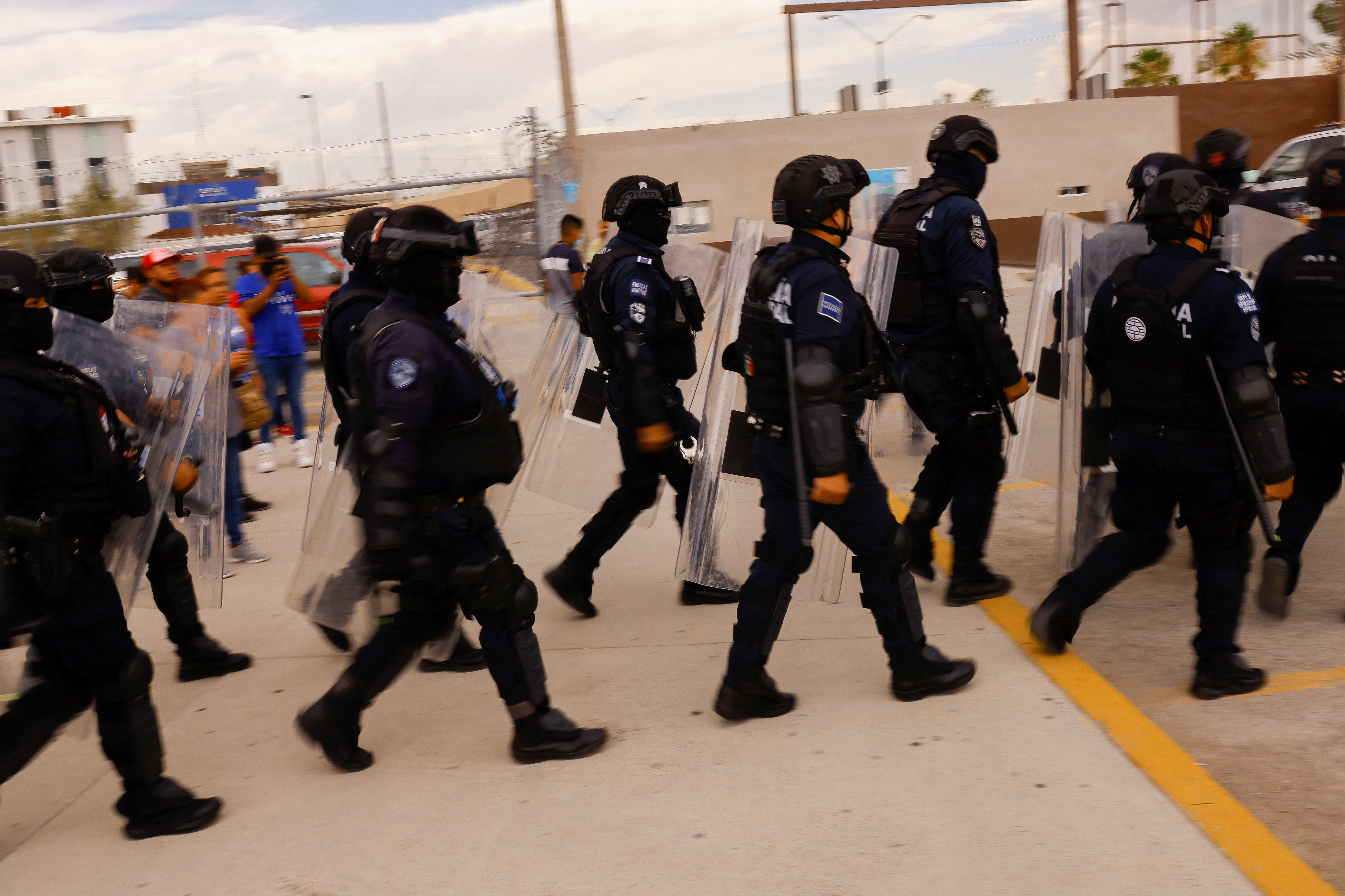 Elementos de seguridad llegaron al Cereso 3 de Ciudad Juárez para controlar una riña entre reos 
(Foto: REUTERS/Jose Luis Gonzalez)