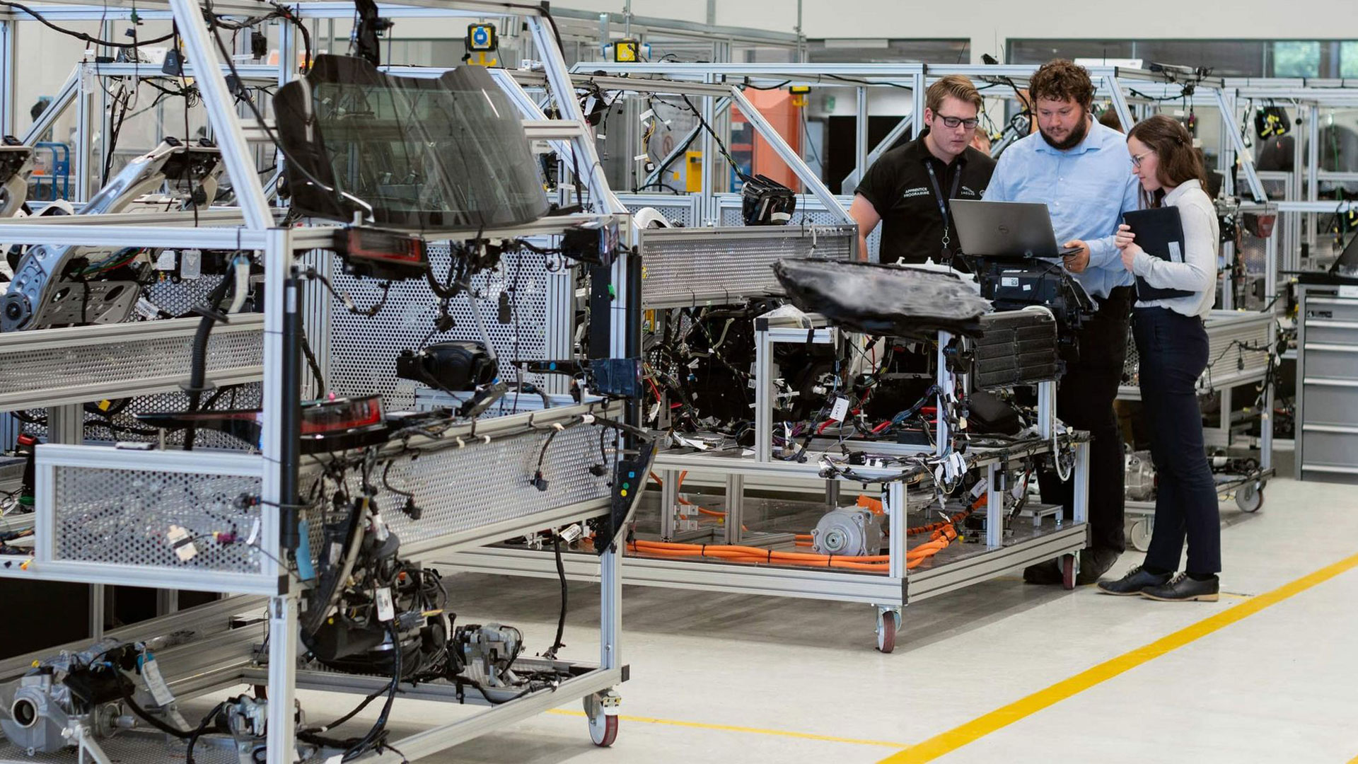 En Alemania, los investigadores de Fraunhofer están involucrados en un proyecto similar llamado EKODA, que tiene por misión desarrollar una alternativa al desguace de automóviles usados