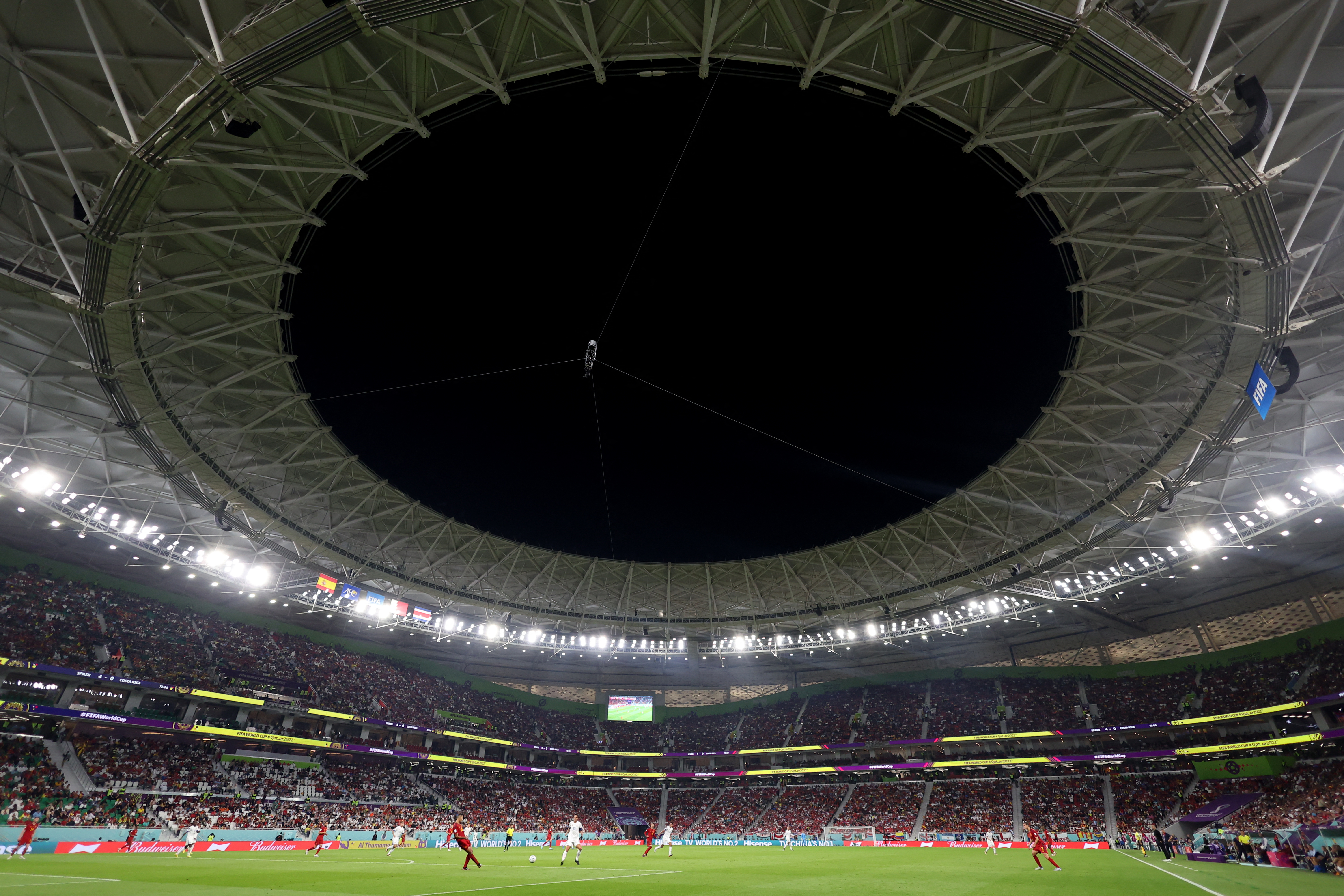El imponente estadio Ahmad Bin Ali, en Al Rayyan, Qatar, recibirá el partido de primera ronda entre Bélgica y Canadá (REUTERS/Carl Recine)