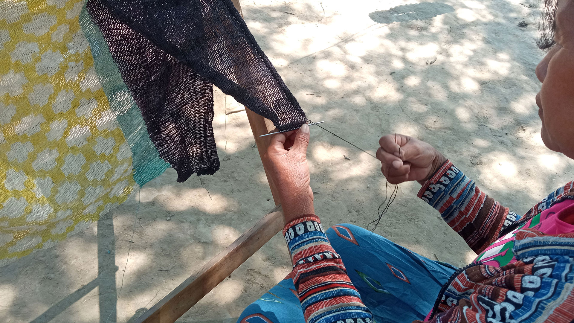 Proceso de trabajo textil de Graciela Lopez, de la organización Thañí (Foto Andrei Fernández)