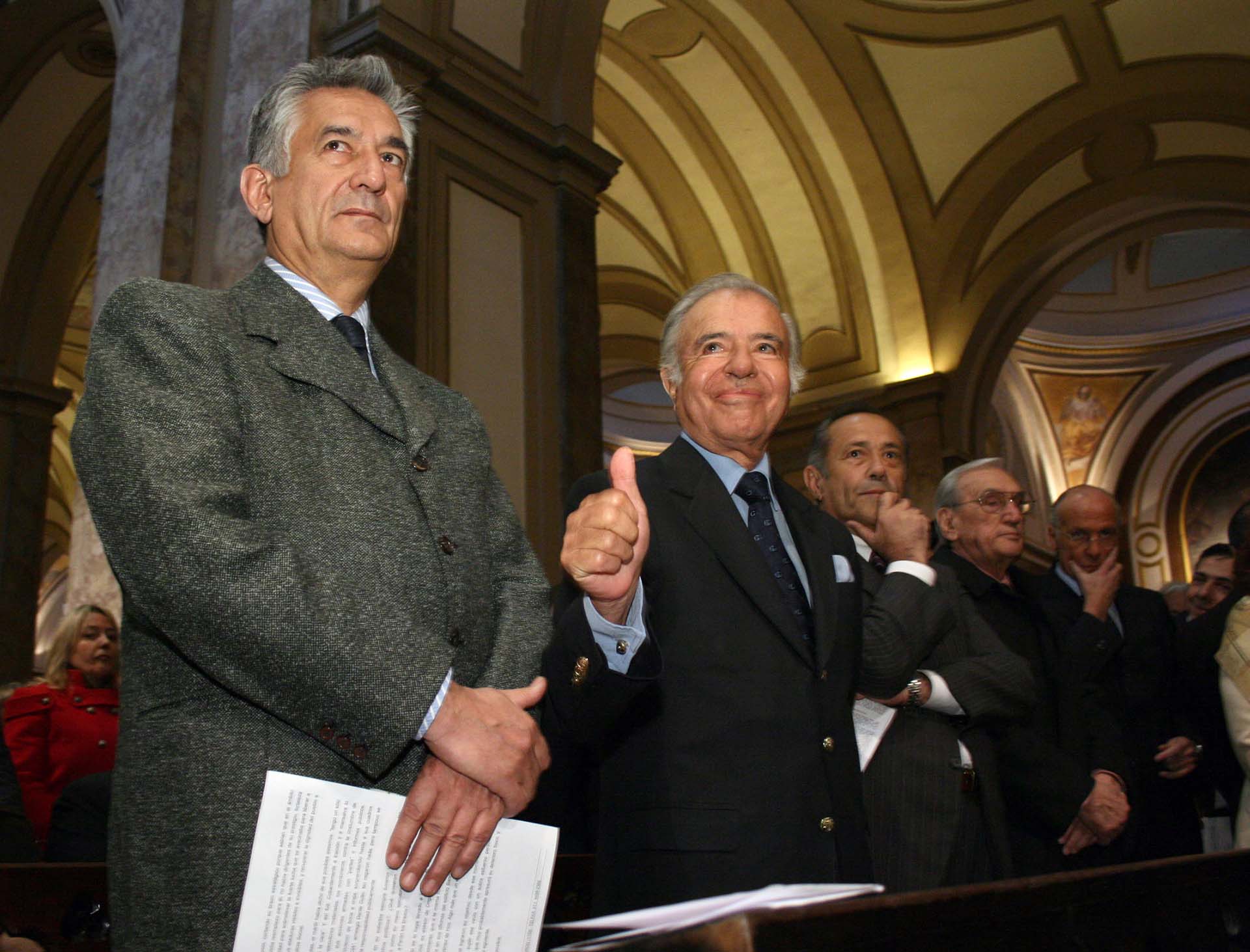 Los puntanos Alberto y Adolfo Rodiguez Saá junto al ex presidente Carlos Menem, durante la misa en memoria de José Ignacio Rucci en la Catedral Metropolitana