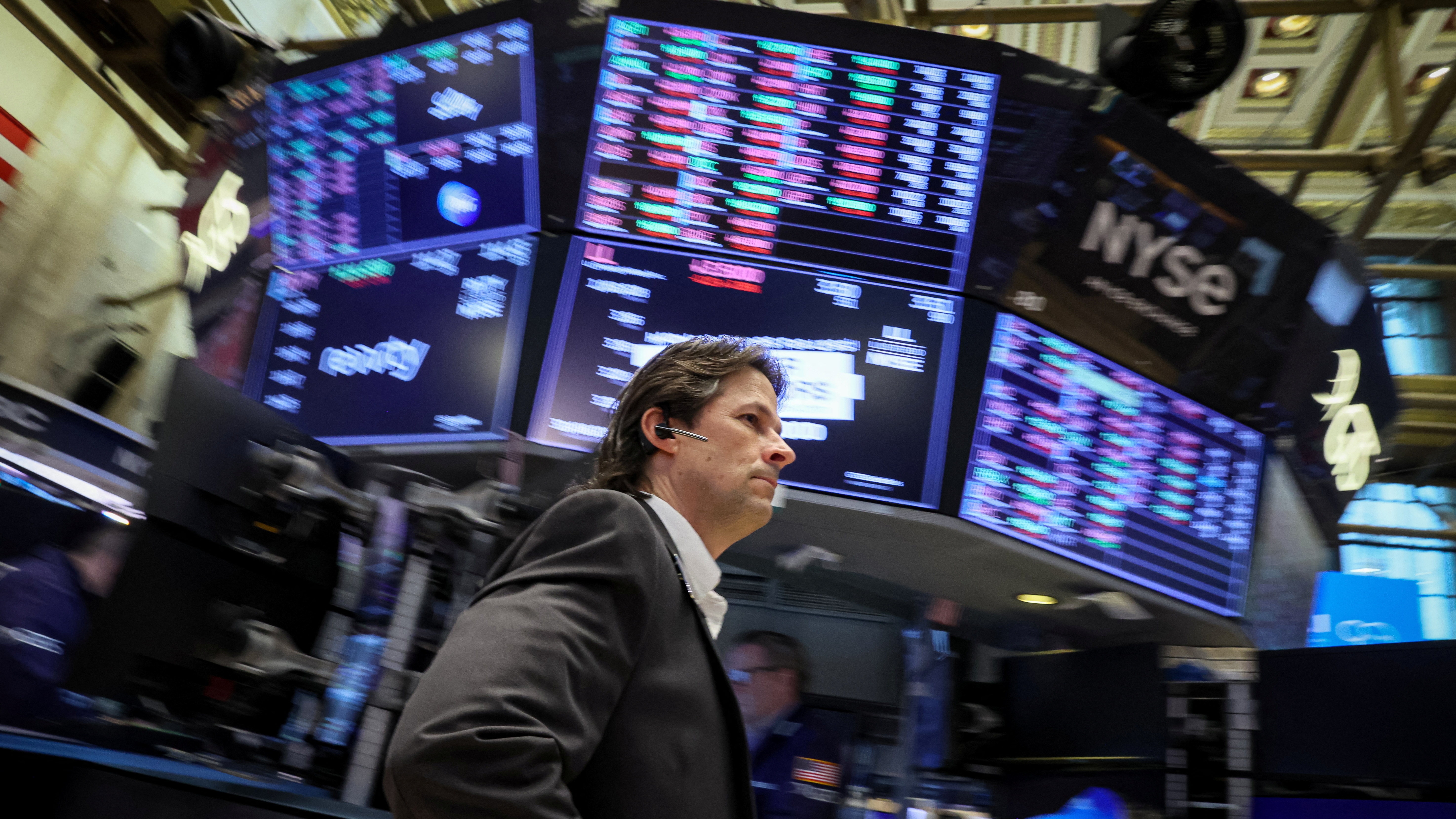 Traders work on the floor of the New York Stock Exchange (NYSE) in New York City, U.S., May 16, 2023.  REUTERS/Brendan McDermid