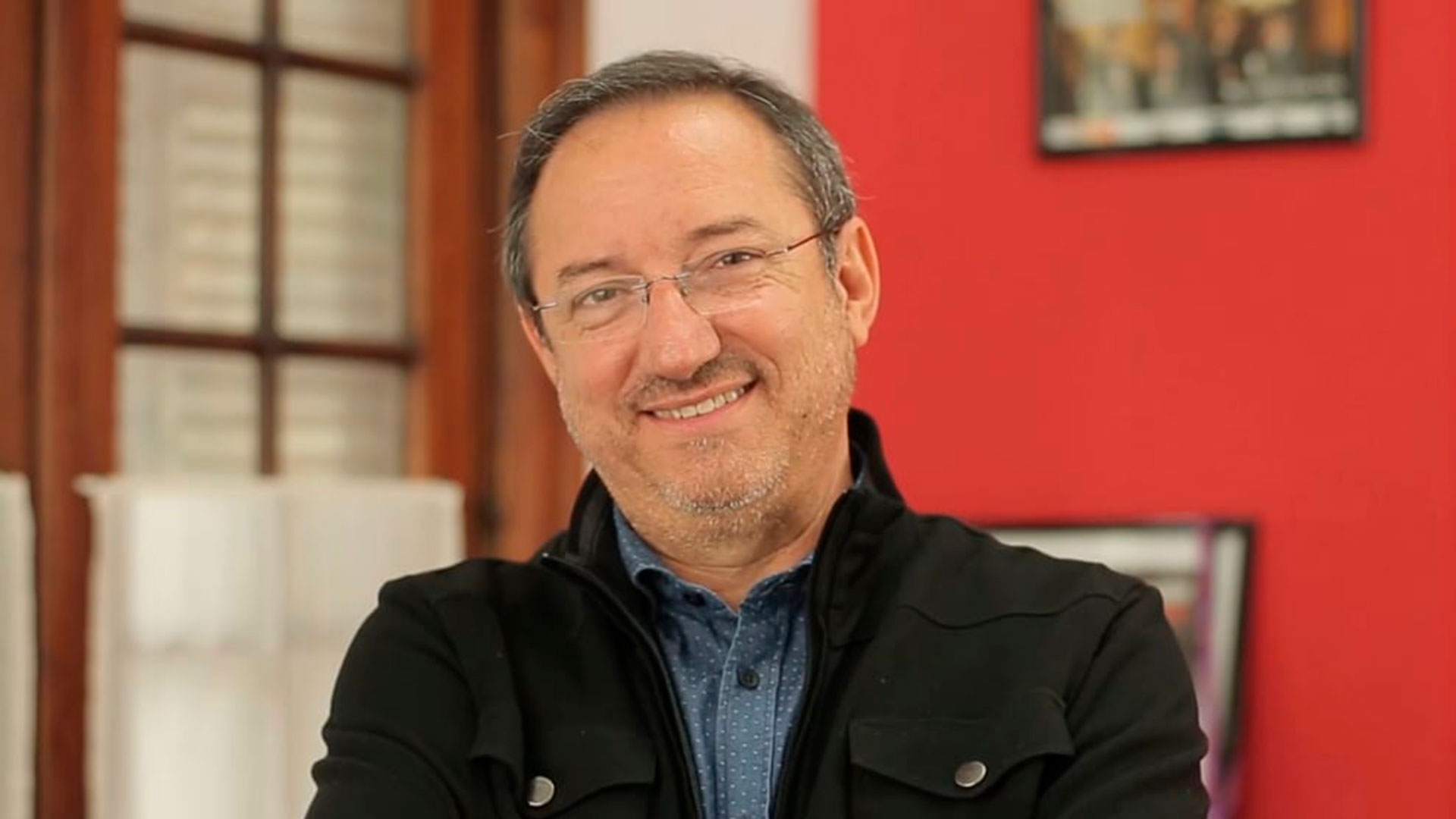 Fernando Moya, de organizar fiestas escolares y los recitales más importantes de Argentina a promocionar talentos del criptoarte 