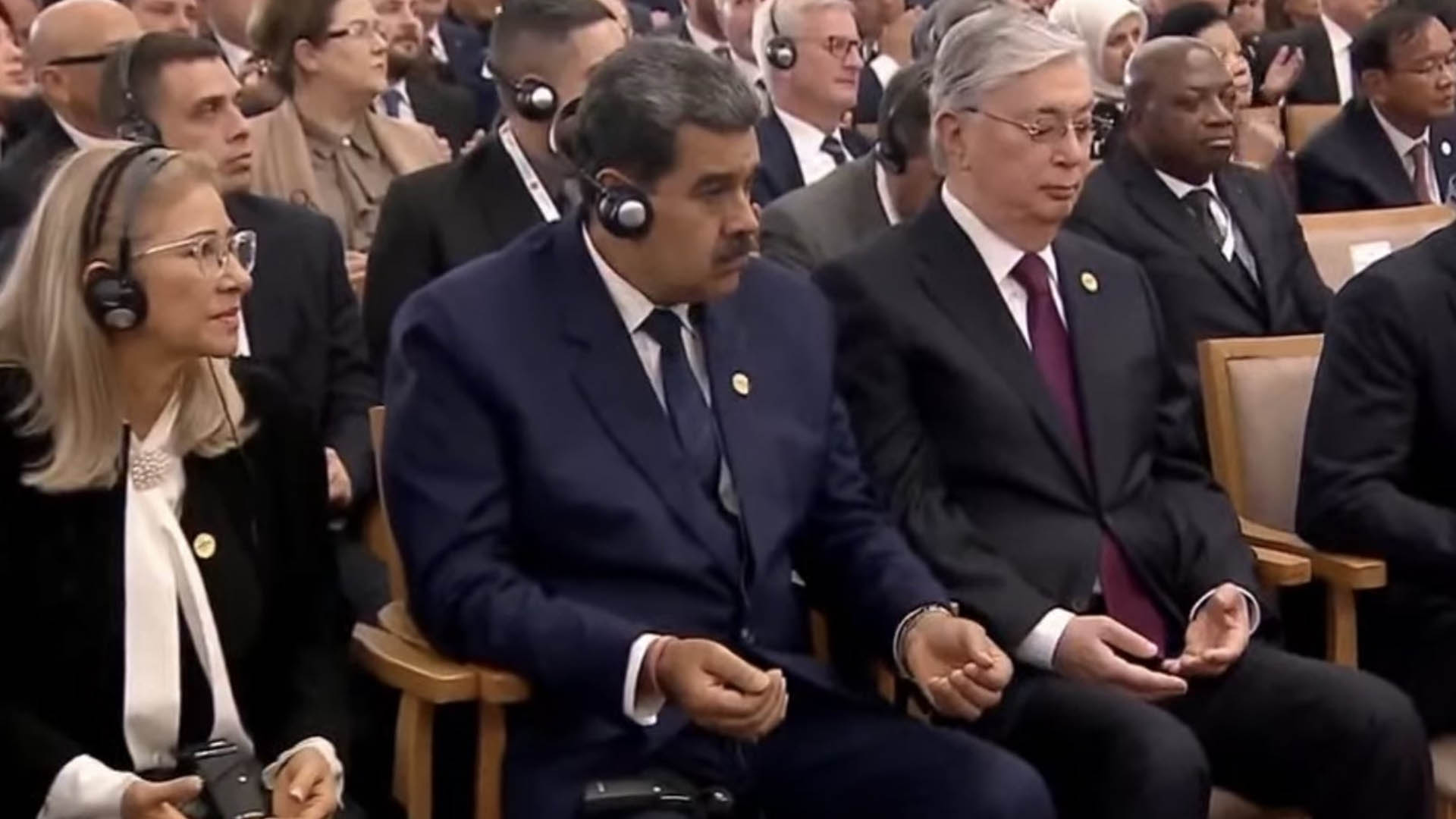 Nicolás Maduro se plegó al rezo musulmán durante la ceremonia de asunción de Erdogan en Turquía