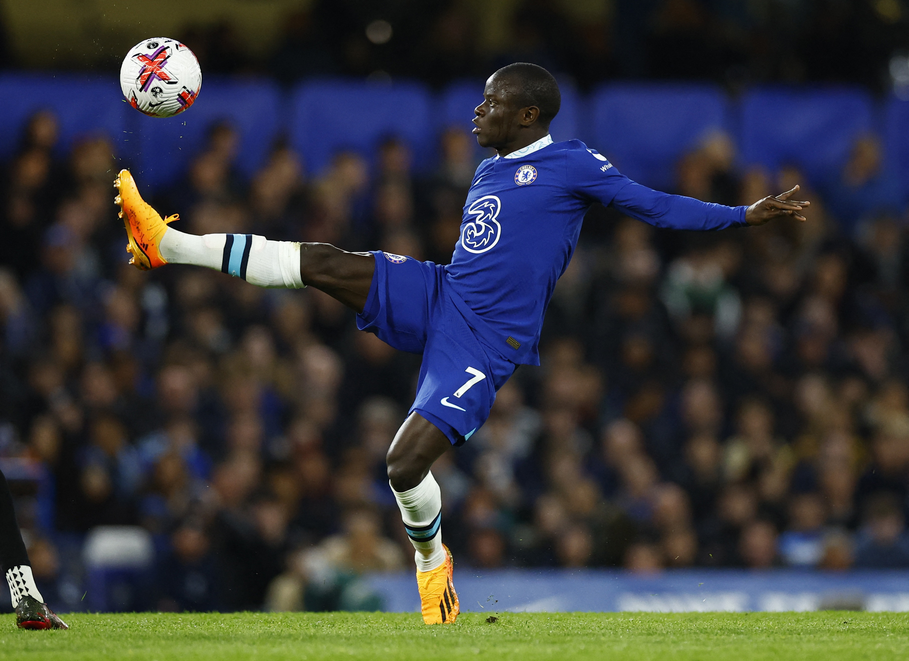 Una serie de lesiones puso bajo la lupa la continidad de N'Golo Kante en Chelsea (Reuters/Peter Cziborra)