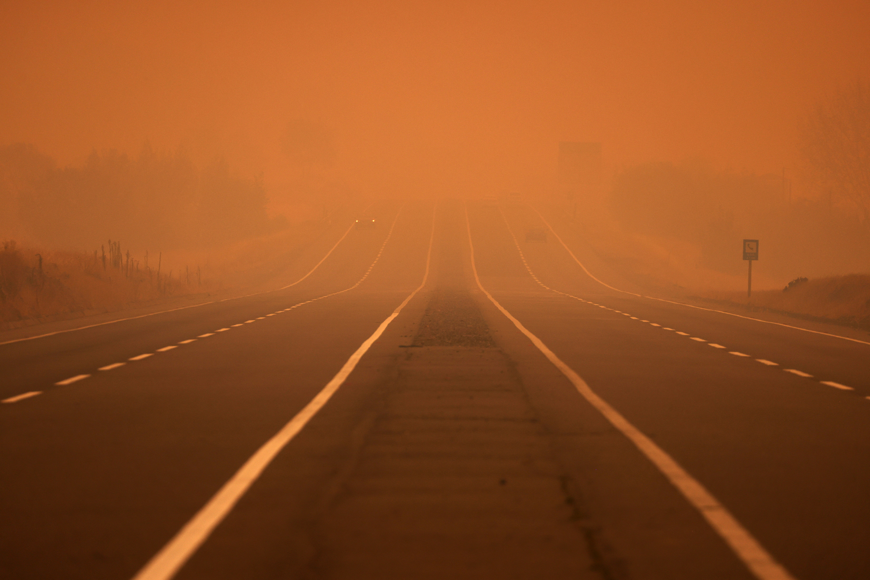 El subsecretario del Interior, Manuel Monsalve, precisó que hay 323 incendios activos (REUTERS/Ivan Alvarado)