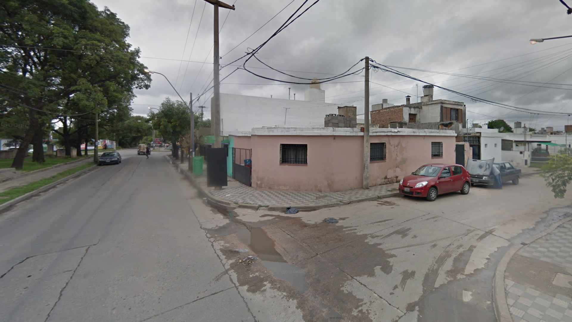 Los cuerpos fueron encontrados en un domicilio de la calle José María Cantilo al 300, ubicado en el barrio San Fernando al Sur de la Ciudad de Córdoba