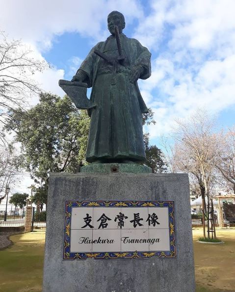 Una de las primeras estatuas hechas para Hasekura fue en Coria del Río, España (Foto: Instagram @condesacrapula)