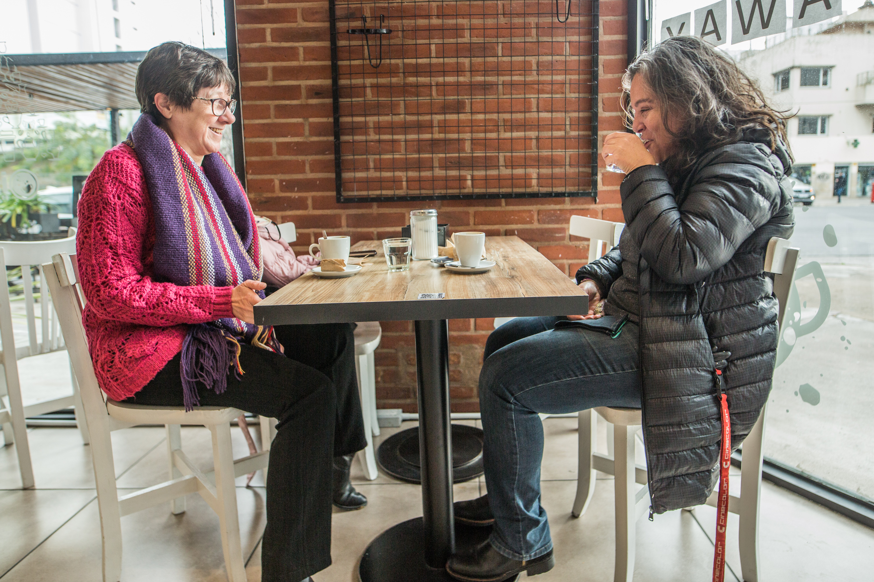 De 7 a 18 se puede ir a tomar un café. Las mesas deben tener hasta un máximo de 4 personas y el tapaboca debe estar colocado al entrar y al salir.