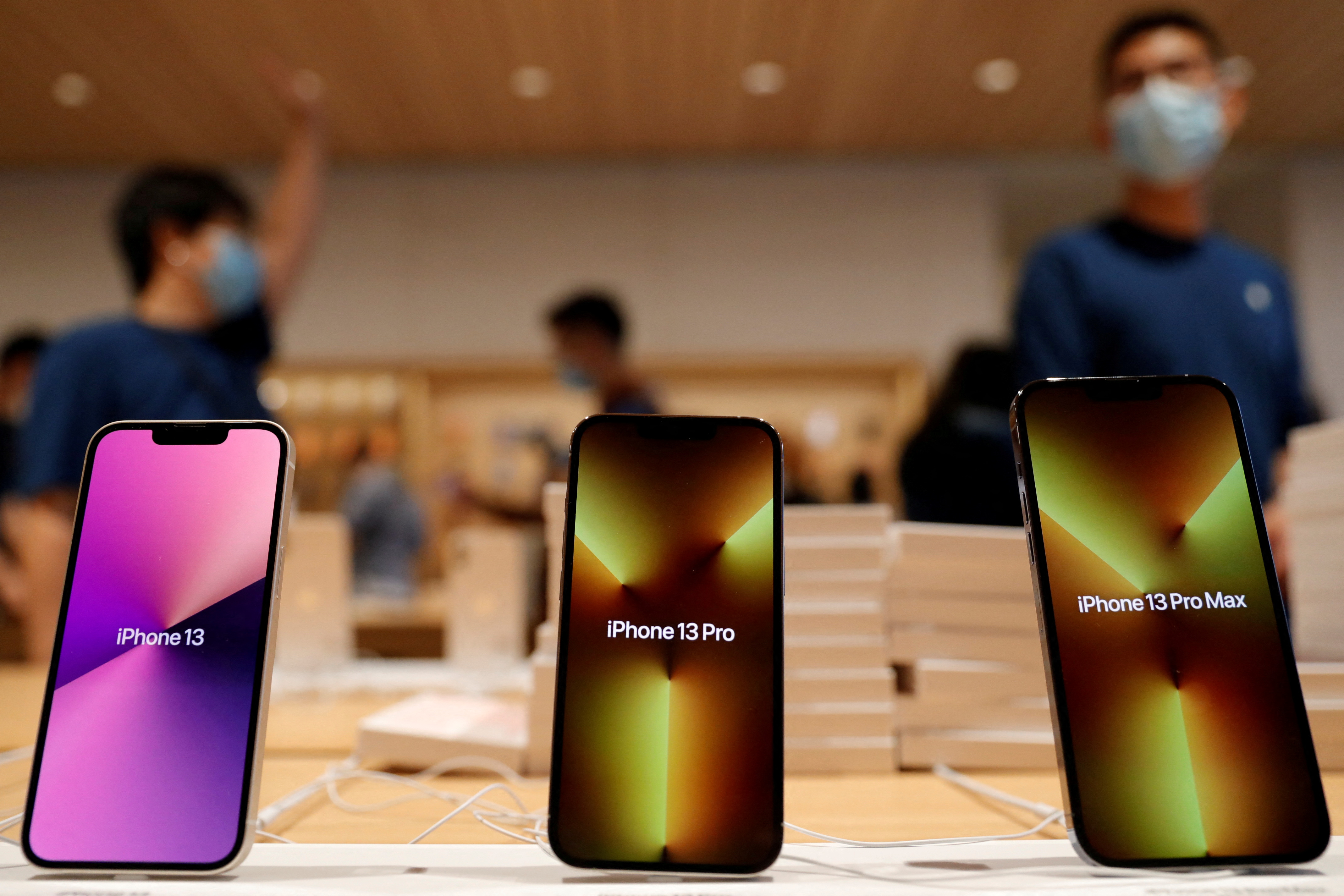 Modelos de iPhone 13, el producto insignia de Apple. (REUTERS/Carlos Garcia Rawlins/archivo)