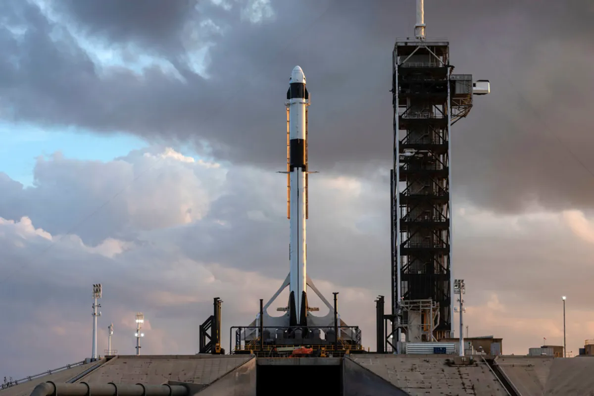 Nave espacial Falcon 9 de SpaceX. (foto: Hipertextual)