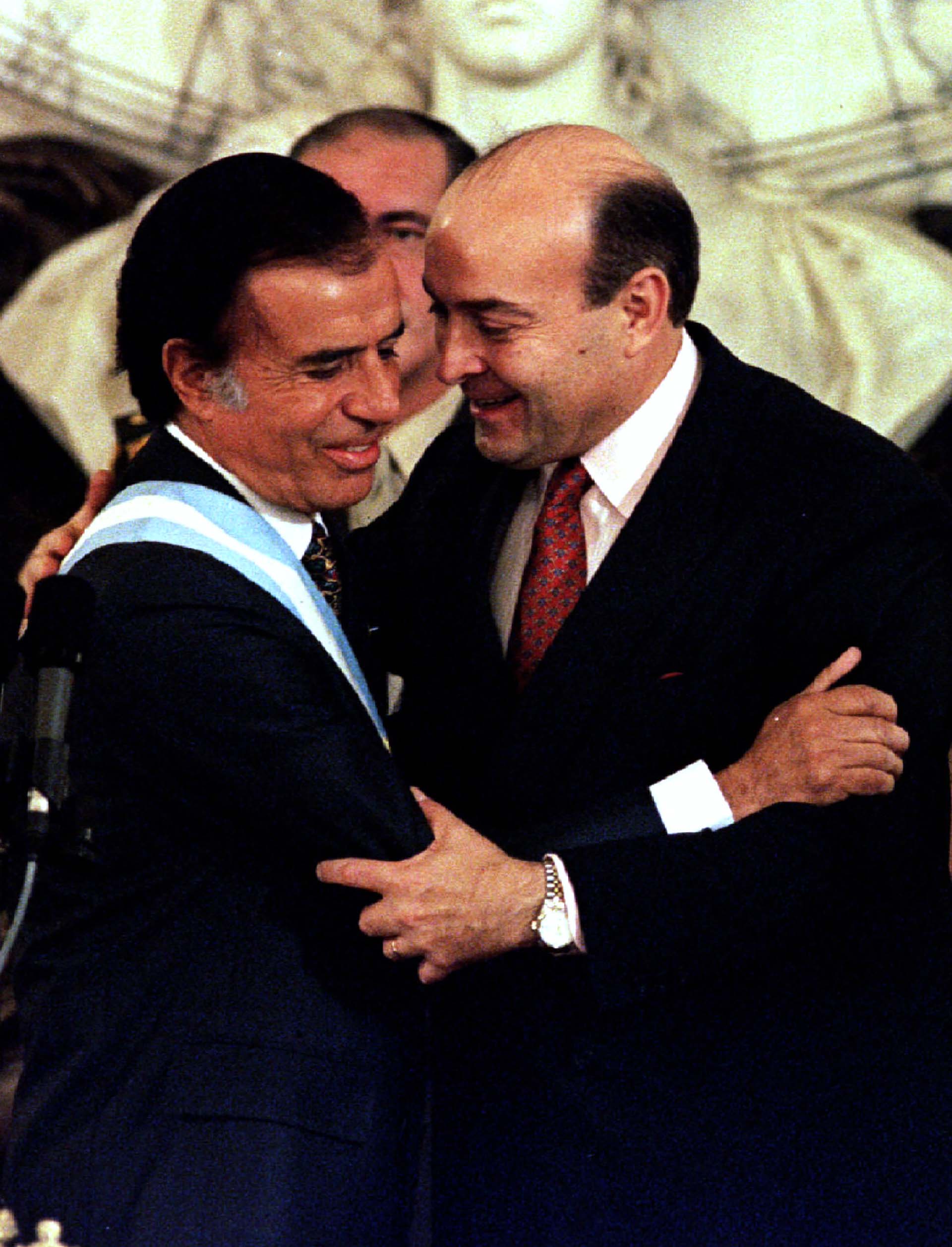 Carlos Menem y Domingo Cavallo, el binomio que derrotó la hiperinflación (Reuters)