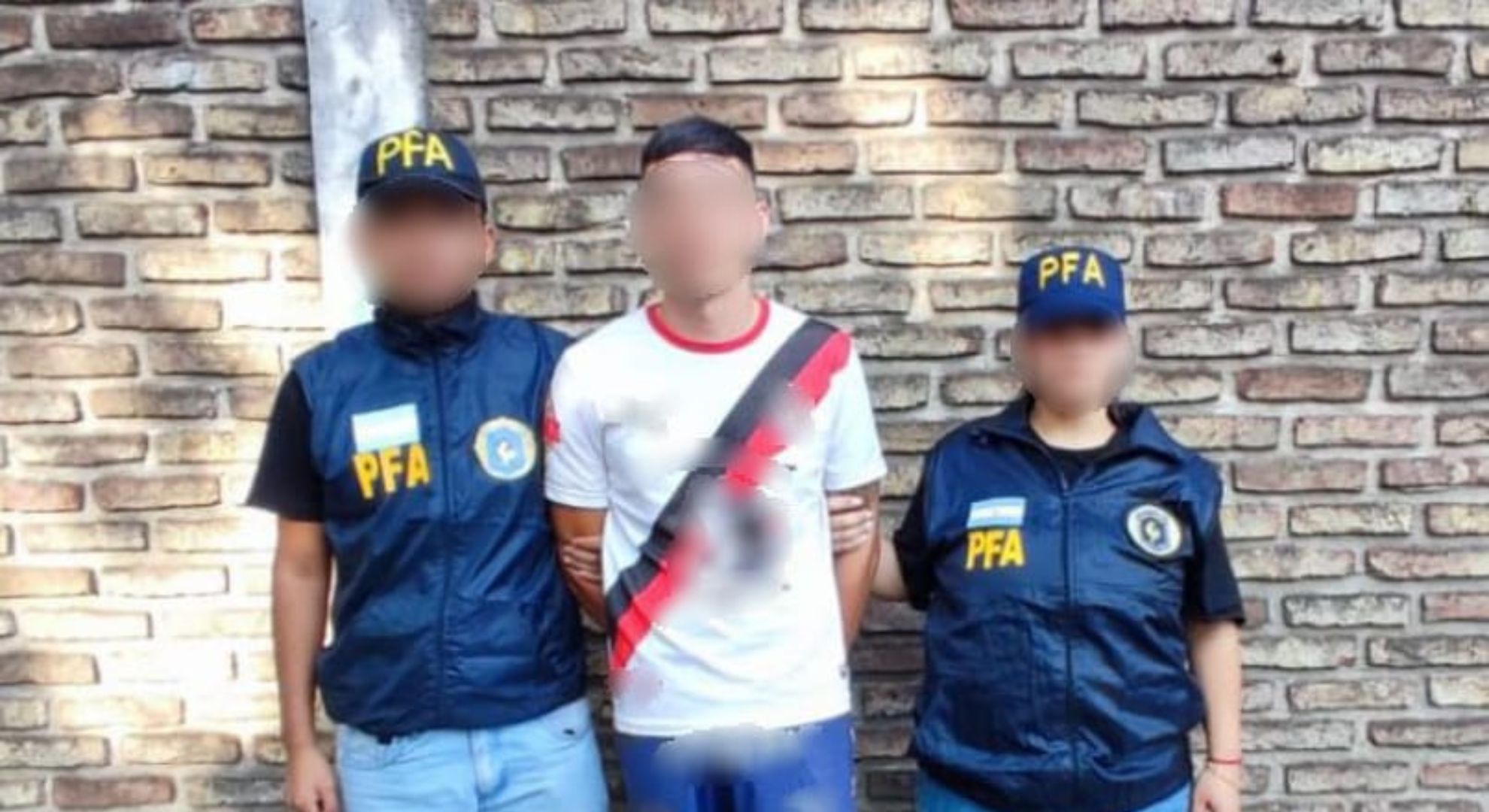 Escasez de bonos: cómo es la estrategia del Gobierno para que el riesgo país perfore los 400 puntos