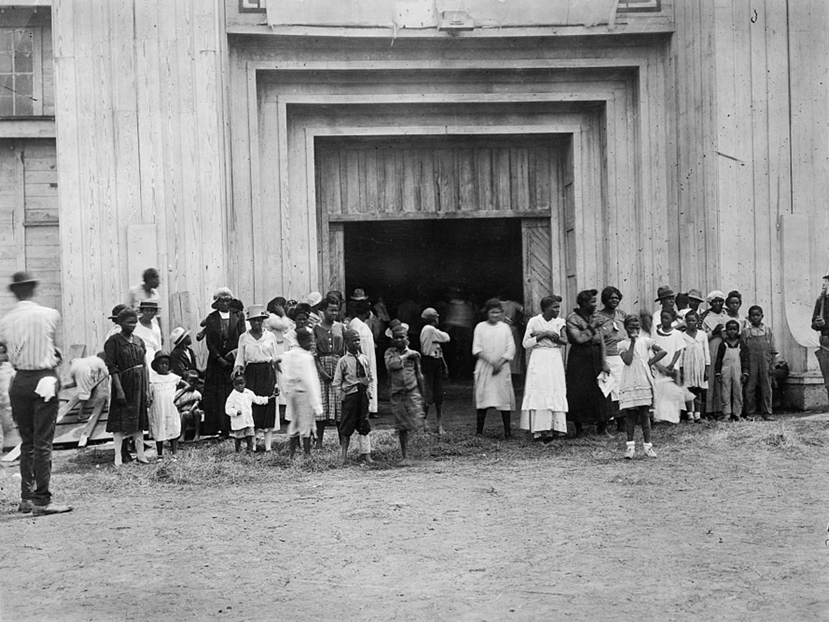 La entrada a un campo de refugiados para los afroamericanos que se quedaron sin casa tras el ataque en Tulsa (Library of Congress/Handout via REUTERS)