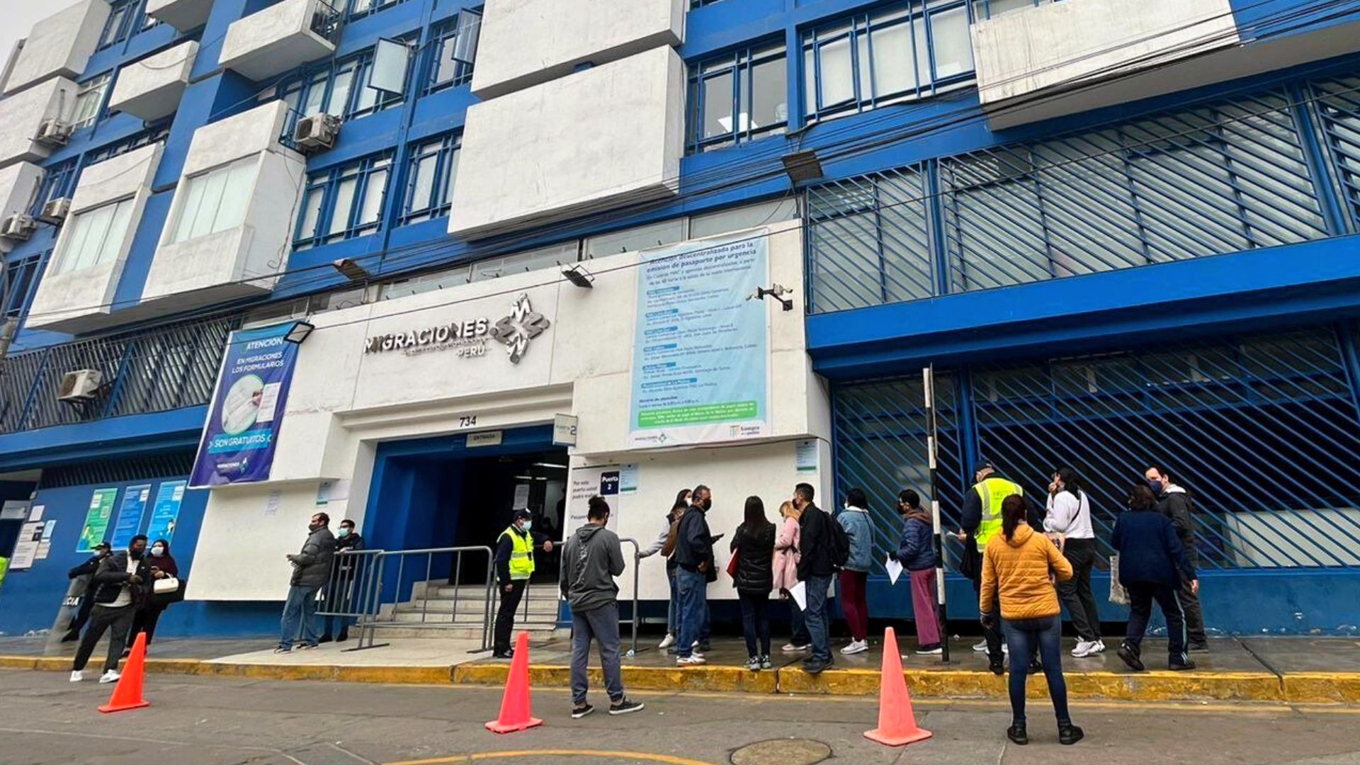 Extranjeros irregulares podrán solicitar amnistía de multas desde mañana: ¿cómo solicitarlo? Foto: Migraciones