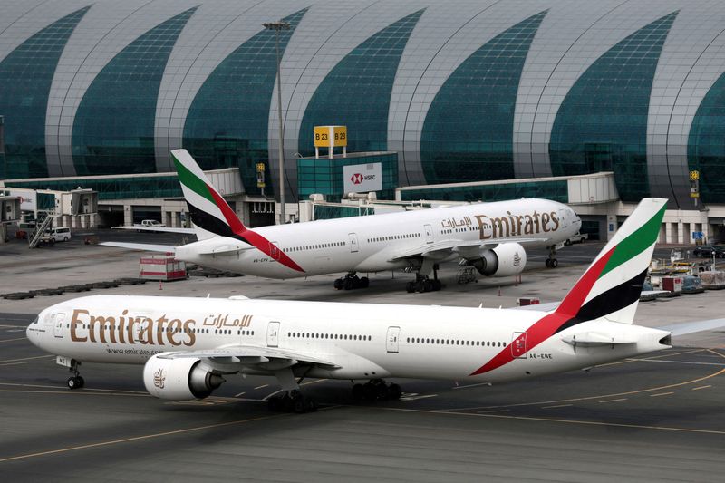 Dos aviones Boeing 777 de la aerolínea Emirates en el Aeropuerto Internacional de Dubái (Foto: REUTERS/Christopher Pike)